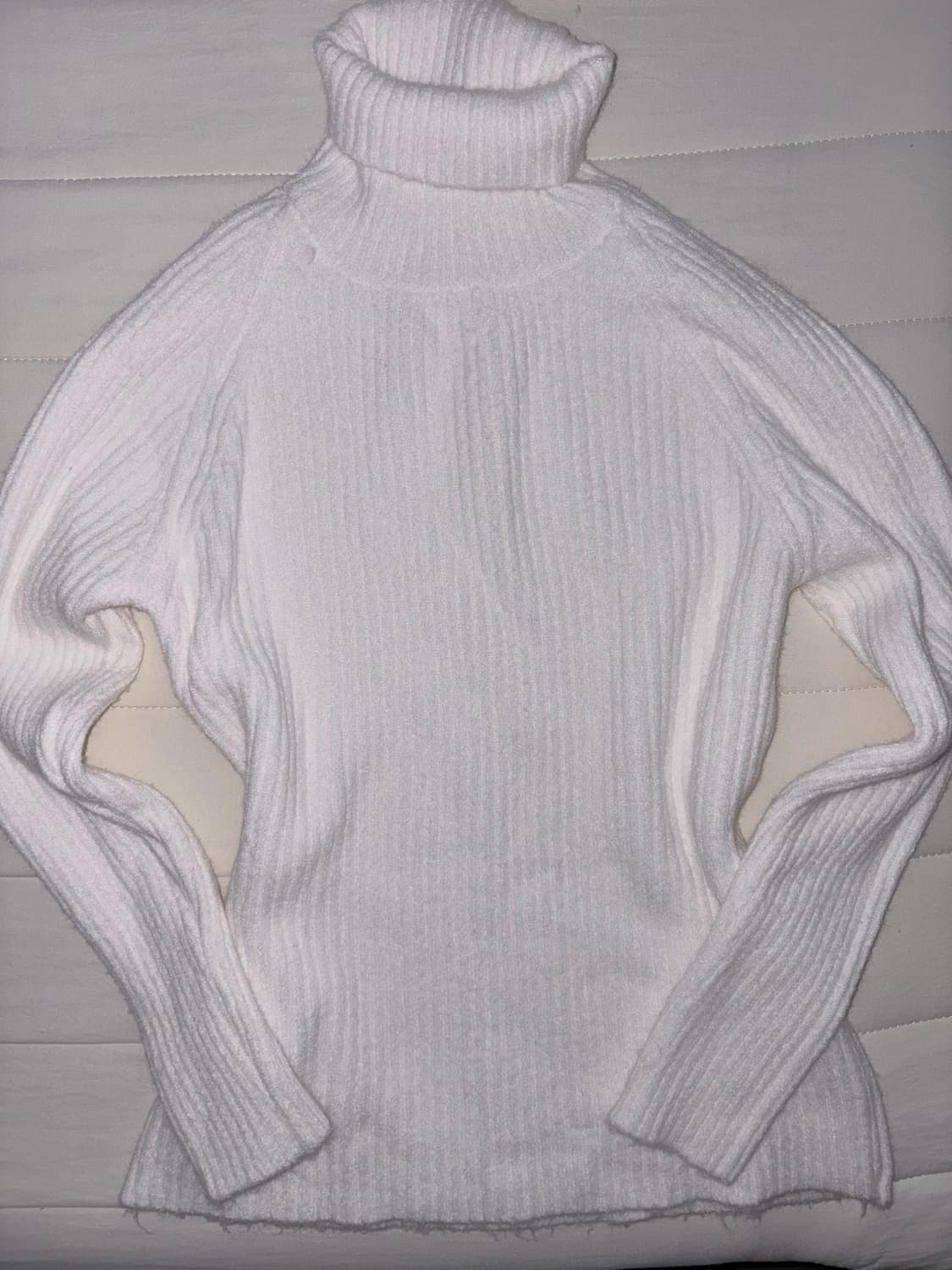 모리걸 화이트 목폴라 니트 상품이미지1