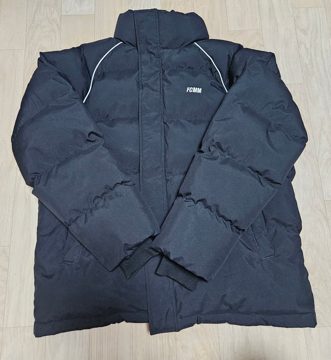 FCMM 숏패딩 판매합니다. 상품이미지1