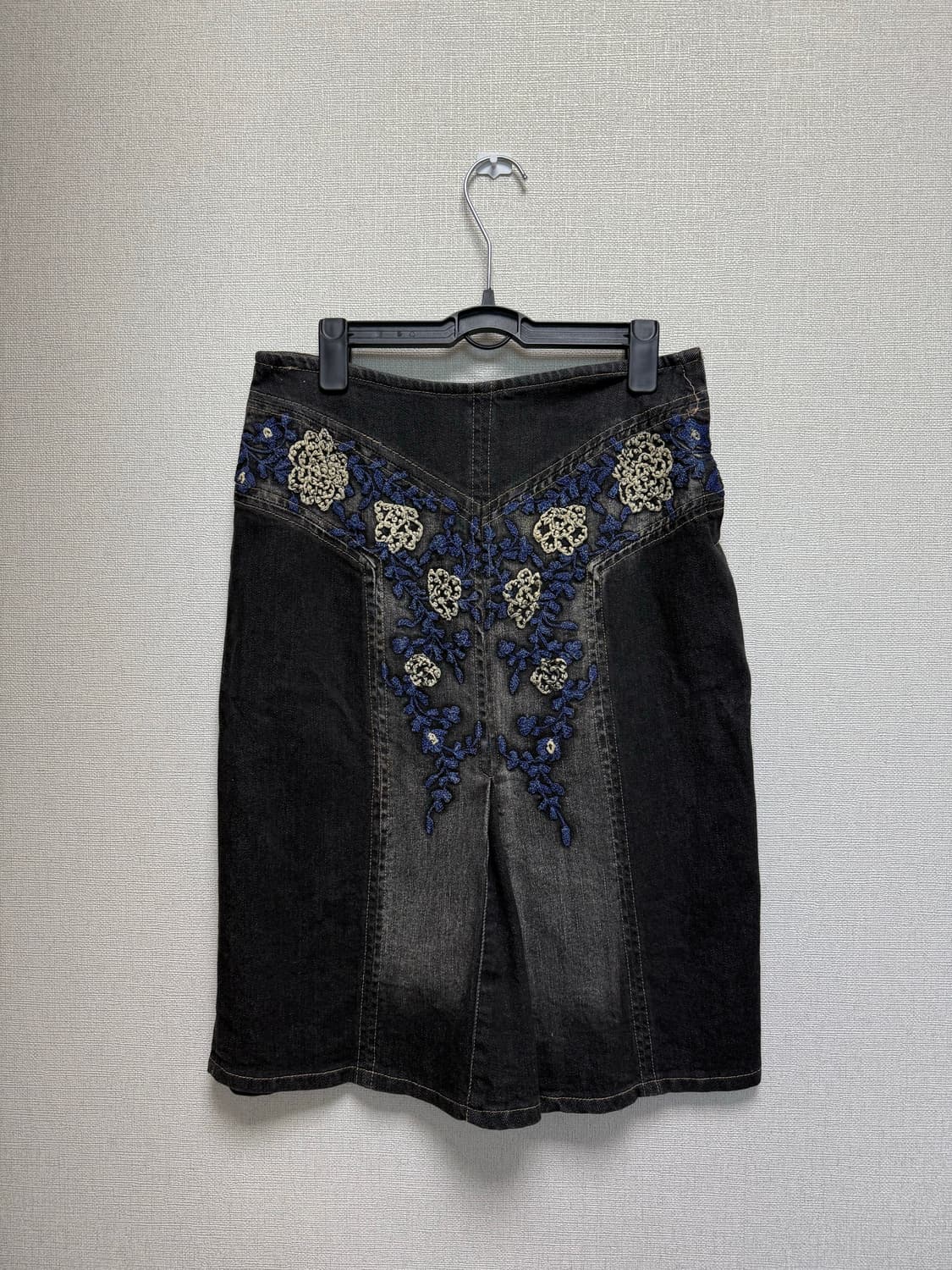 새상품 / 자수 데님 스커트 상품이미지1