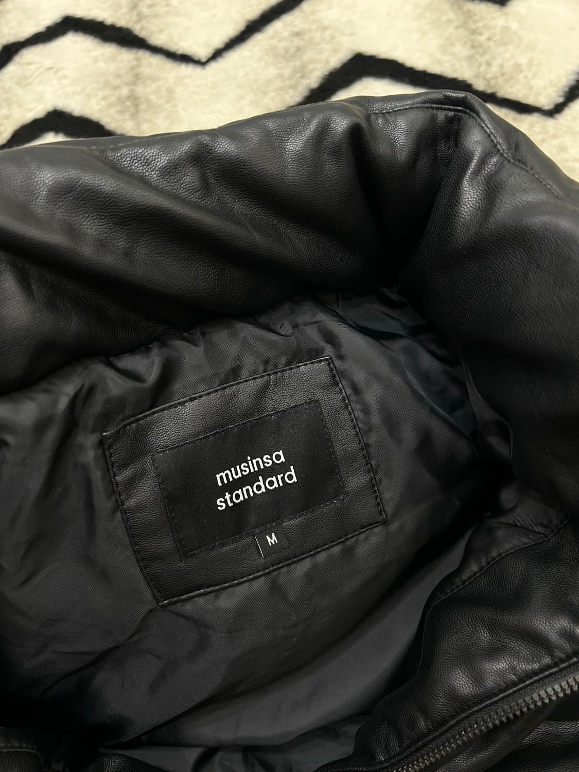 [M]무신사스탠다드 레더 푸퍼 숏 패딩/블랙 상품이미지6