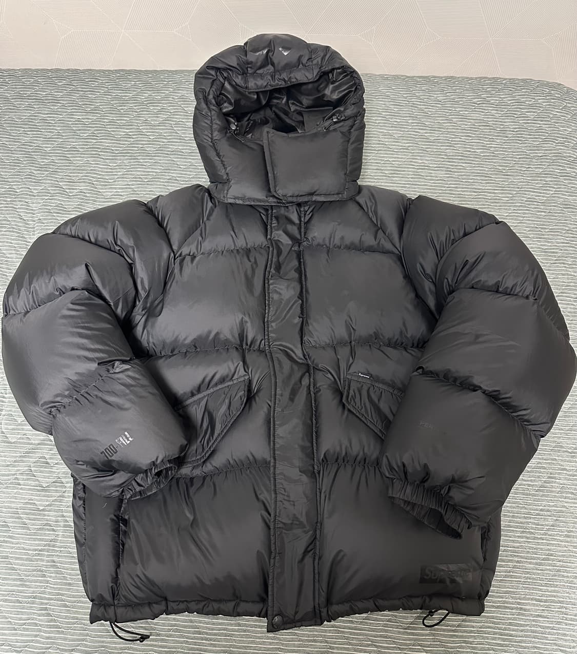 슈프림 700-필 다운 라이트웨이트 퍼퍼 자켓 블랙 - 24FW 상품이미지1