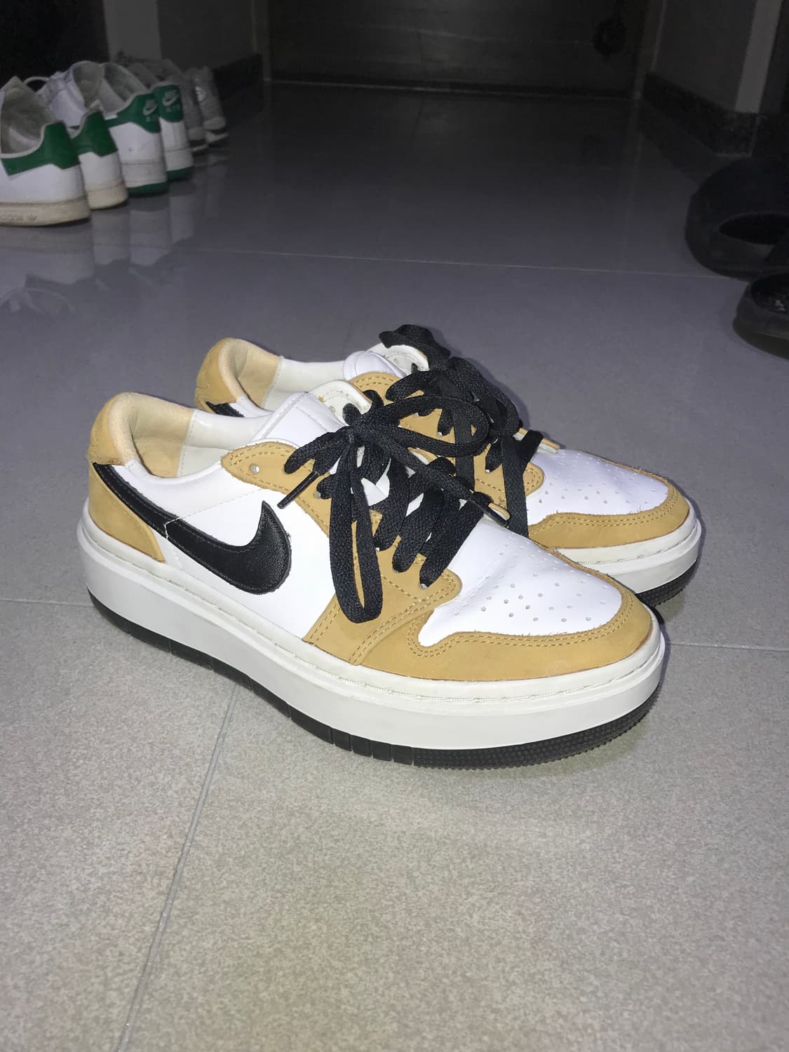 뉴욕매장구매!나이키 에어 조던 1 로우 흰/골드 230mm 상품이미지2