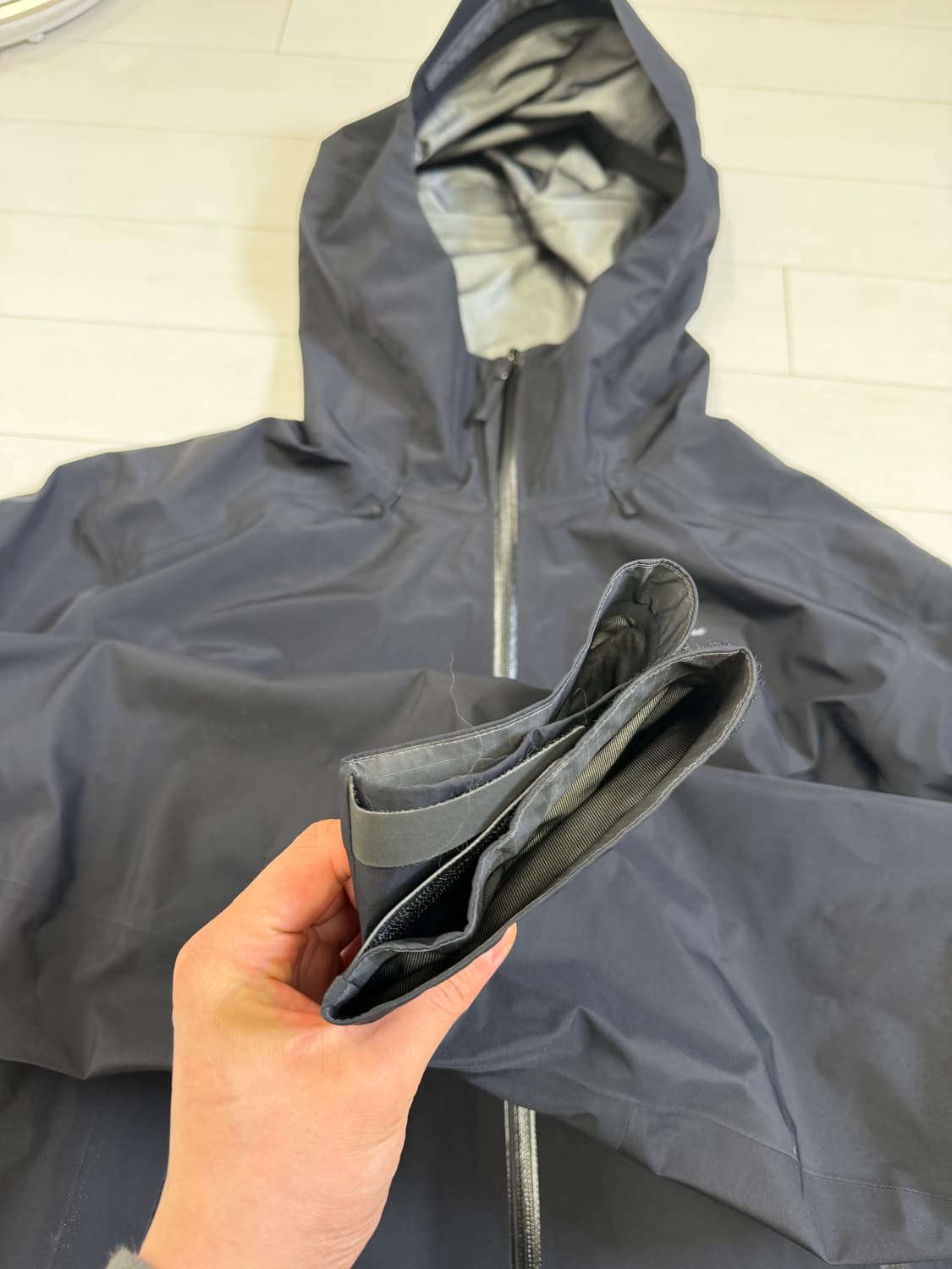 아크테릭스 베타 LT  M 사이즈 블랙 상태 9.7/10  사진찍고 절대 상품이미지3