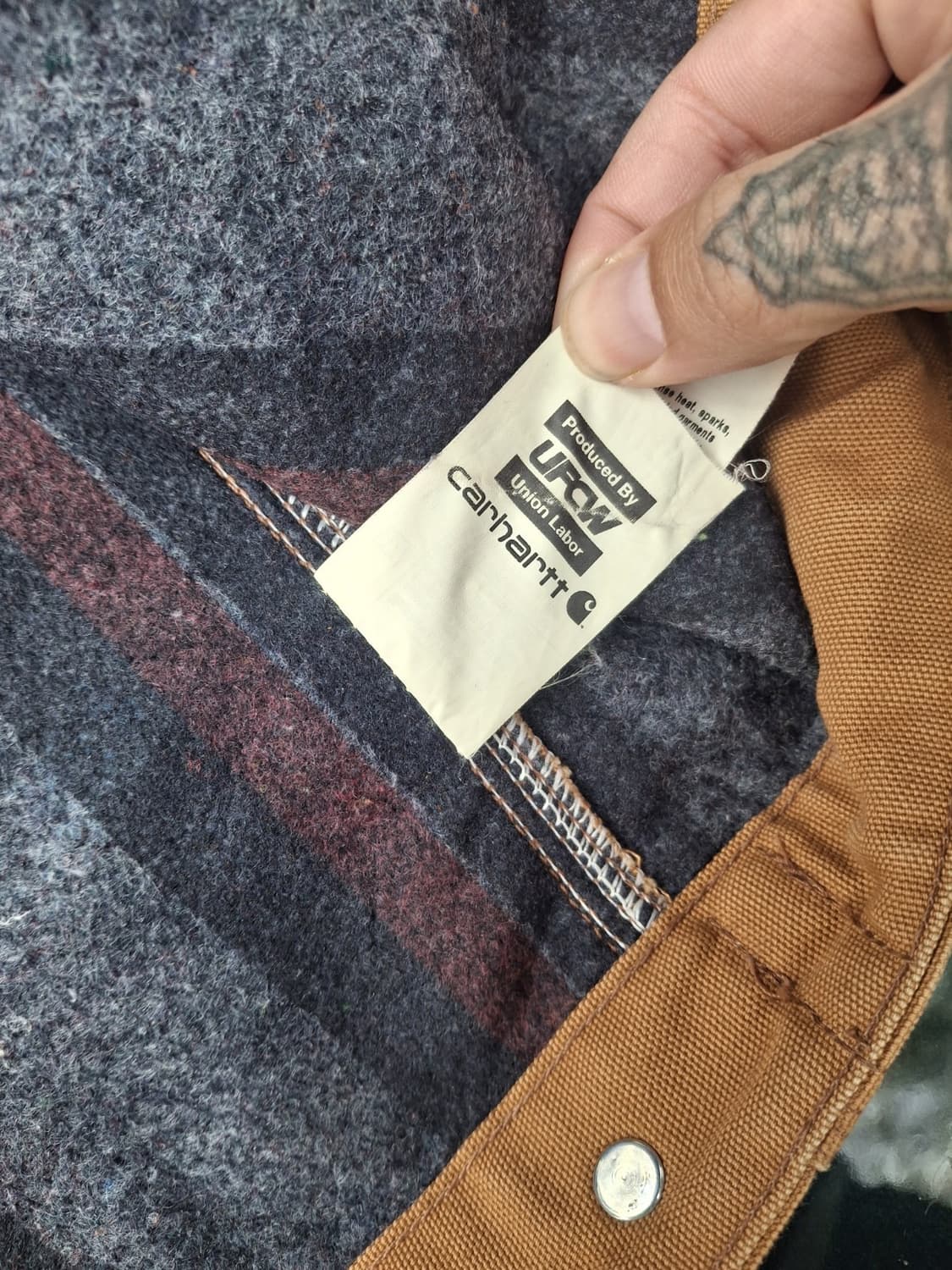 칼하트 디트로이트 USA 플래그 커스텀 자켓 브라운  상품이미지7