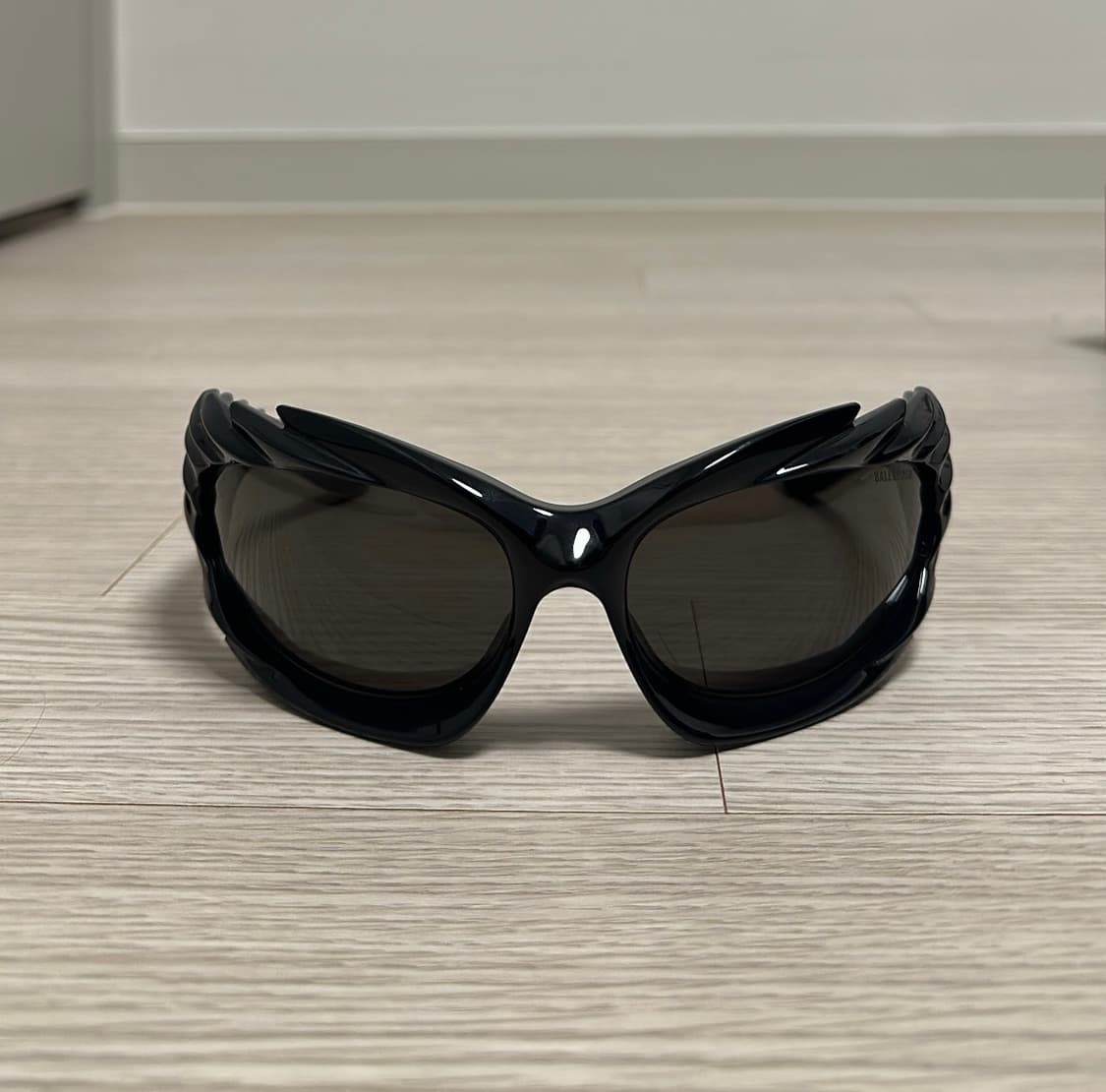발렌시아가 렉탱글 스파이크 선글라스 상품이미지3