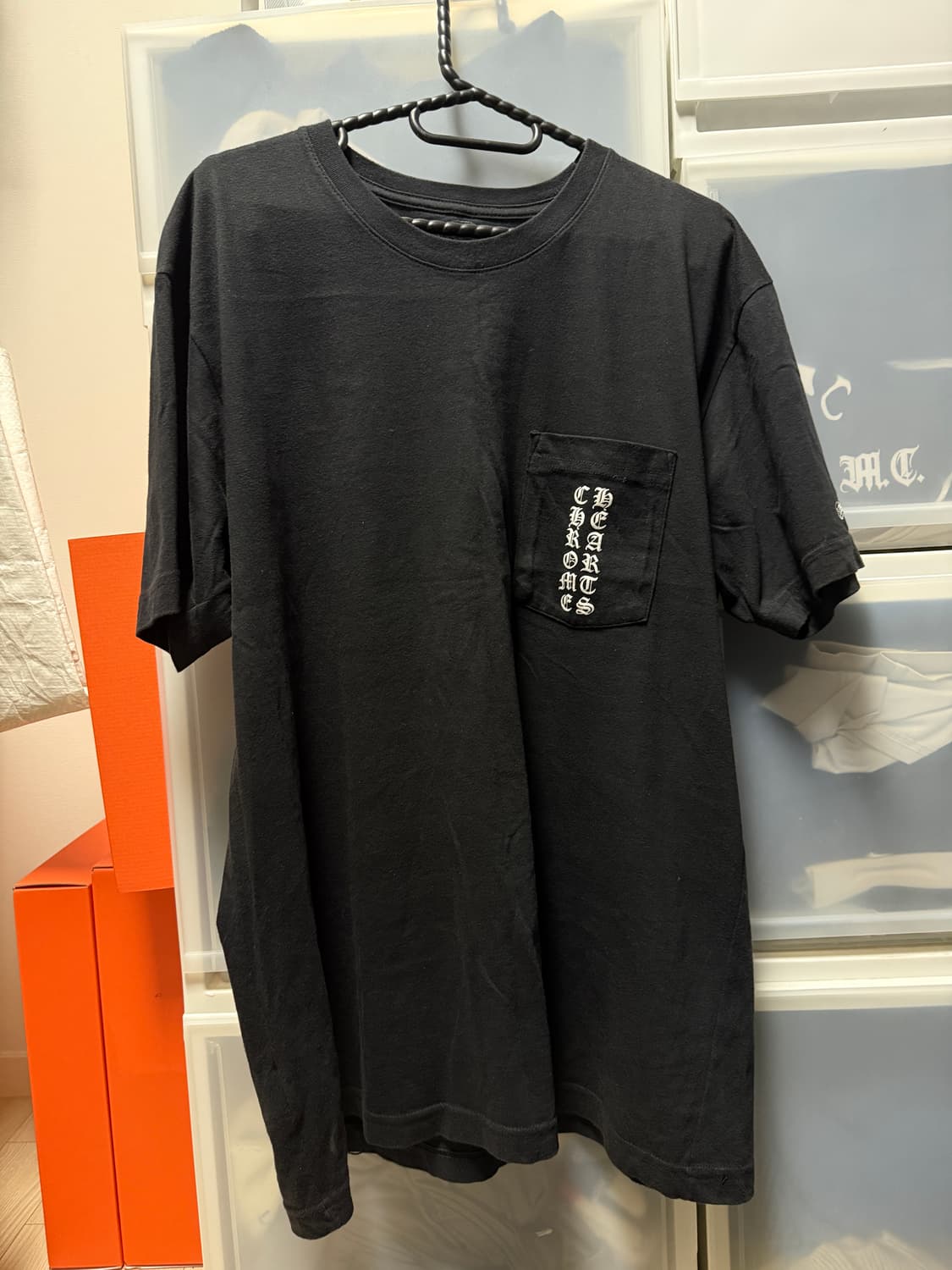 크롬하츠 스크롤 로고 티셔츠 블랙 - 도쿄 한정 상품이미지3