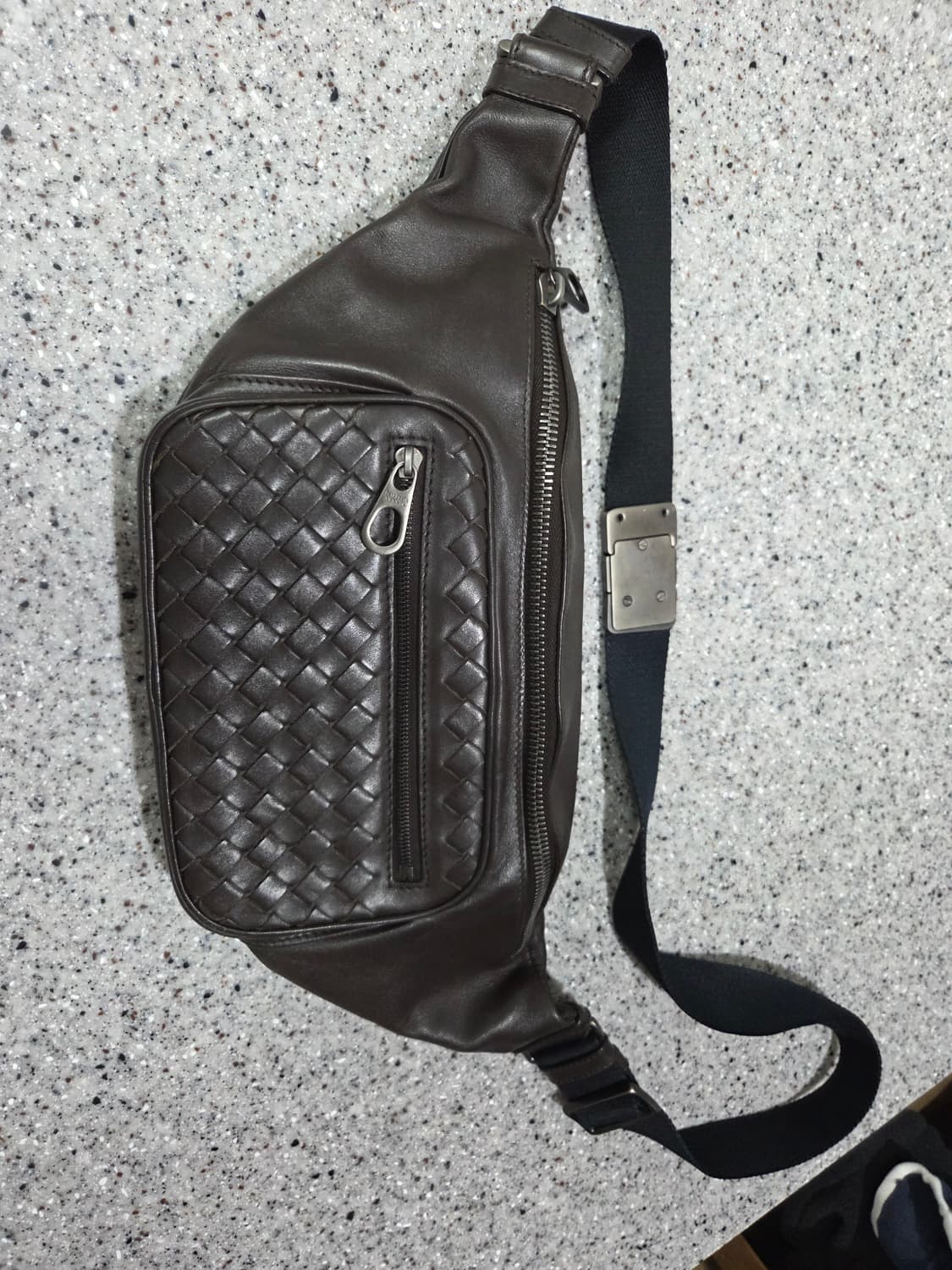 정품 보테가 베네타 가죽 힙색 상품이미지1