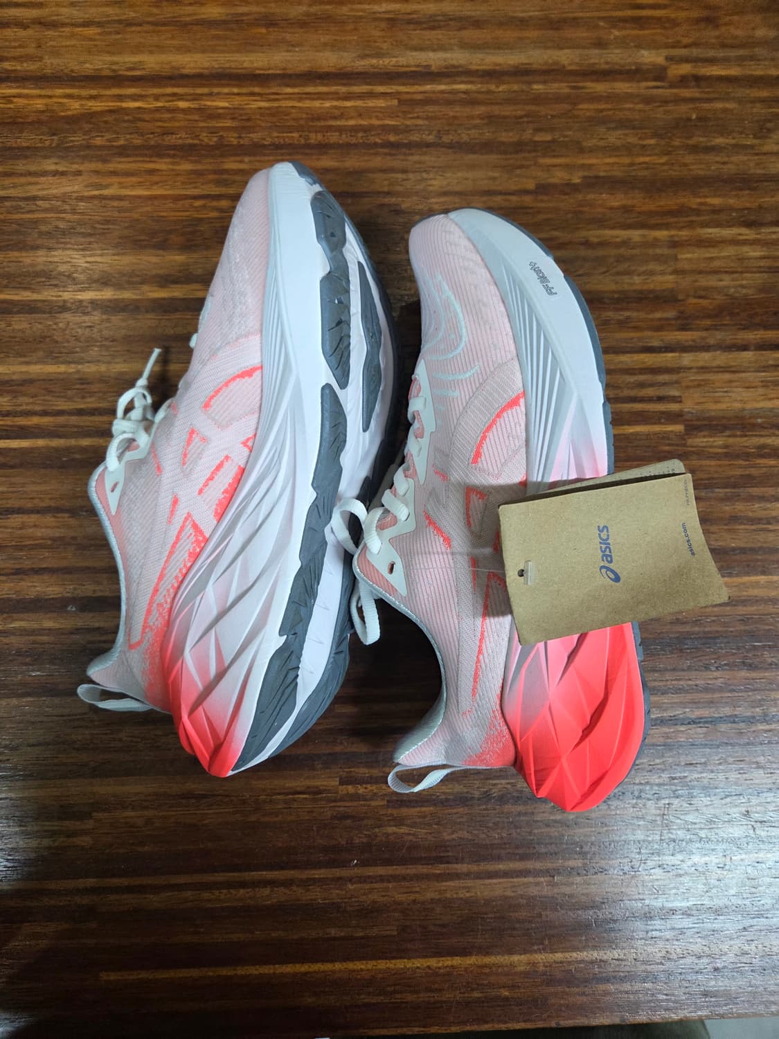 아식스 노바블라스트 4 레드 245 상품이미지1