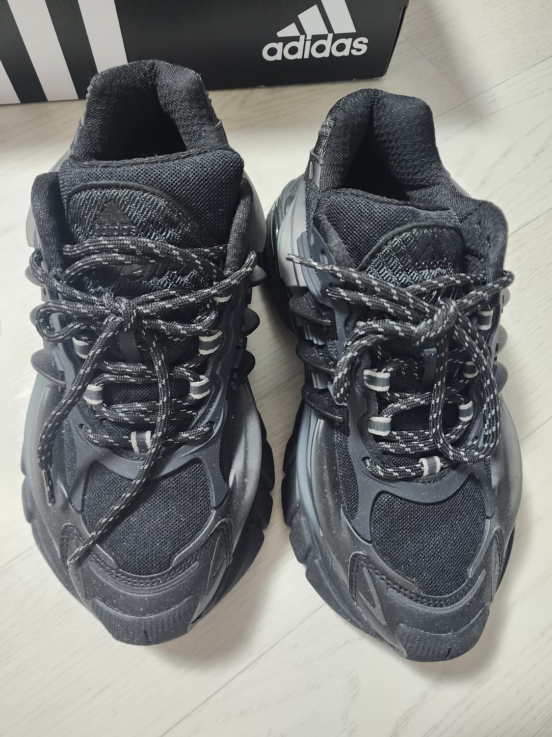 255)아디다스 퍼렐 윌리엄스 버지니아 아디스타 젤리피쉬 트리플 블랙 상품이미지2