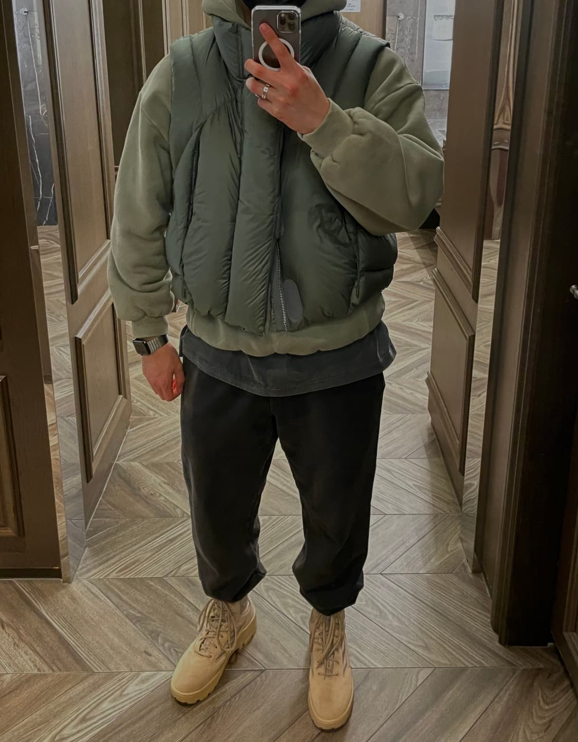 [L] 엔타이어 스튜디오 패딩 베스트 카키 덕다운 상품이미지1