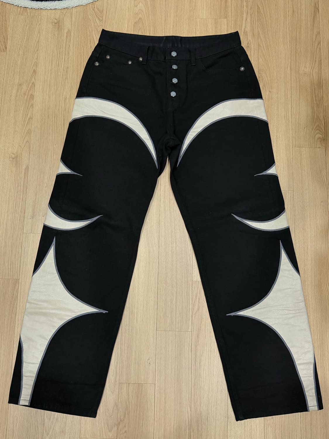 [새상품] 떠그클럽 TC 레더 워싱 데님 팬츠 블랙 화이트 2사이즈 상품이미지2