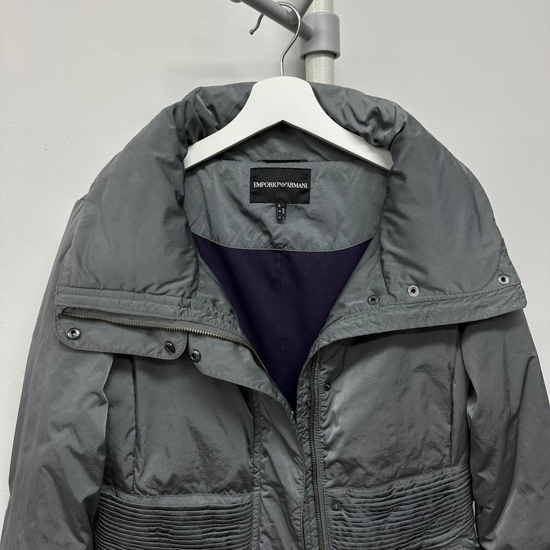 엠포리오 아르마니 플리츠 디자인 다운 패딩 자켓 상품이미지4