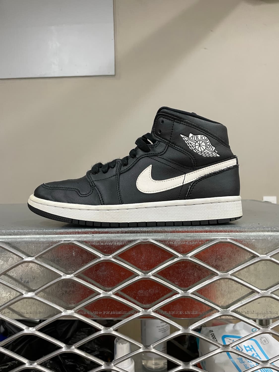 나이키 조던1 미드 블랙 화이트 245 상품이미지1