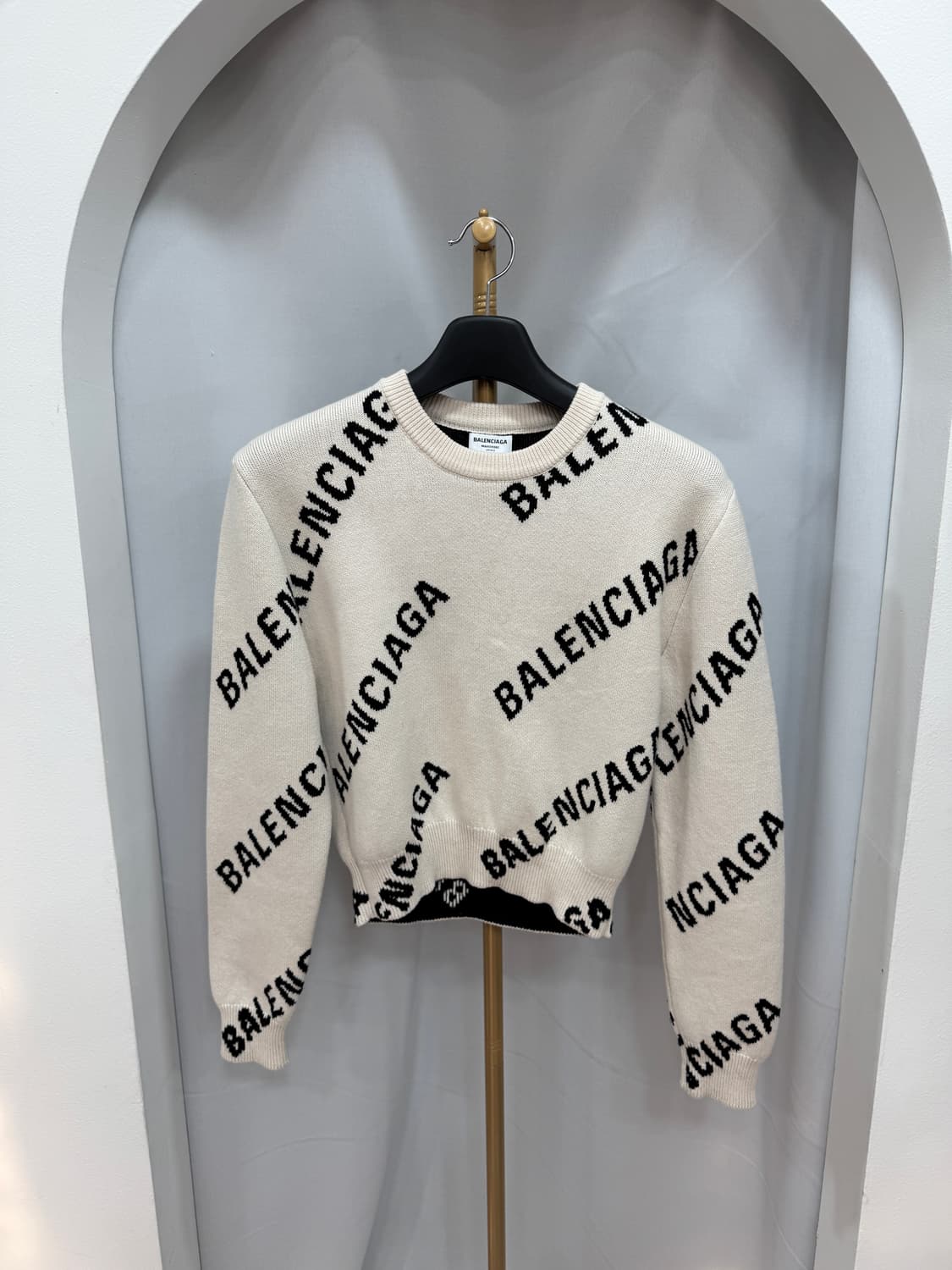 백화점판 발렌시아가 멀티 로고 니트 XS  상품이미지1