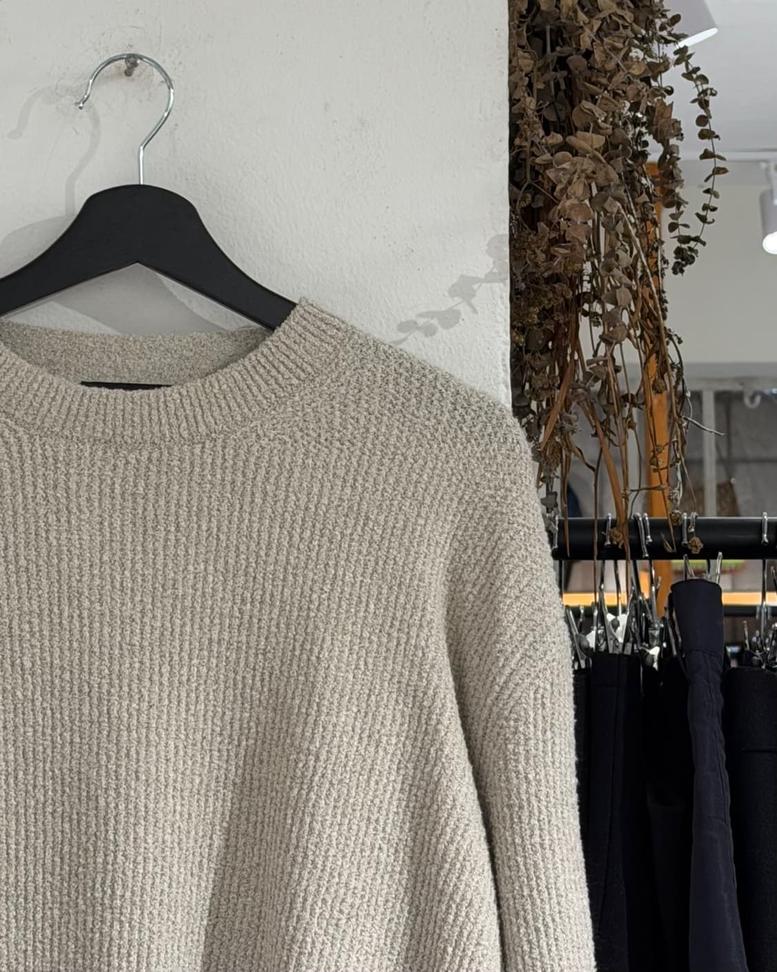 랑방 라이트 그레이 라운드넥 롱슬리브 니트 탑 상품이미지3