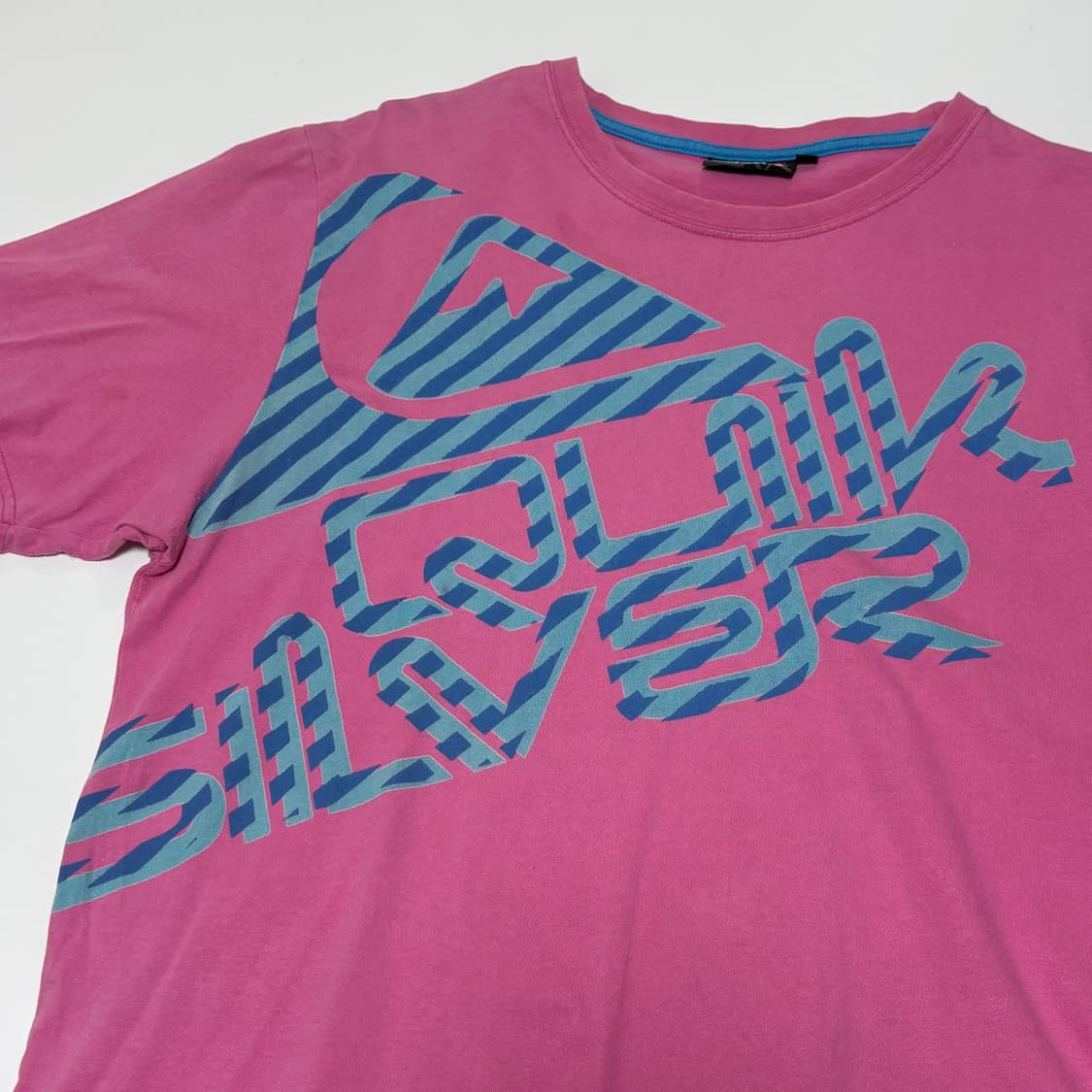 퀵실버(Quiksilver) 빅 로고 믹스 텍스처 그래픽 티셔츠 상품이미지2