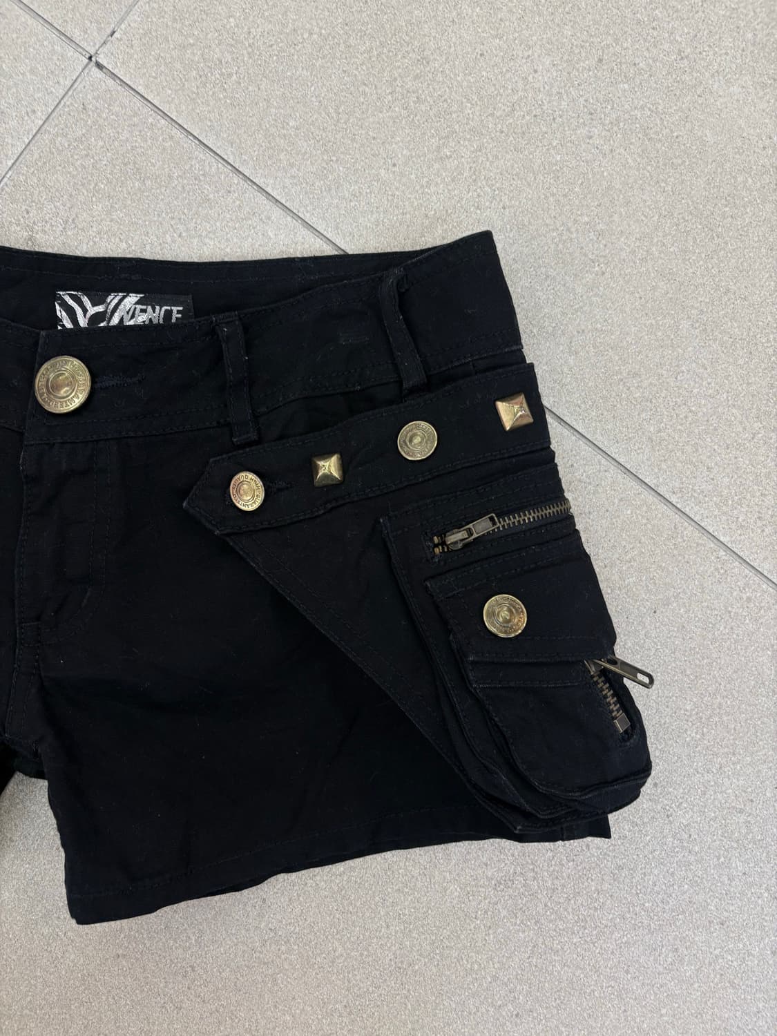 스터드 포켓 반바지 상품이미지3