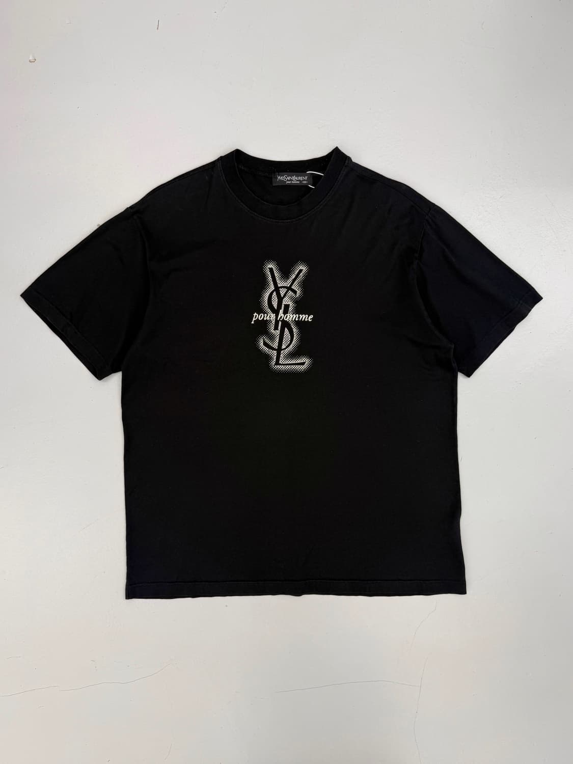 입생로랑 90‘s 루즈핏 빅로고 블랙 하프티셔츠  Price : 110, 상품이미지1