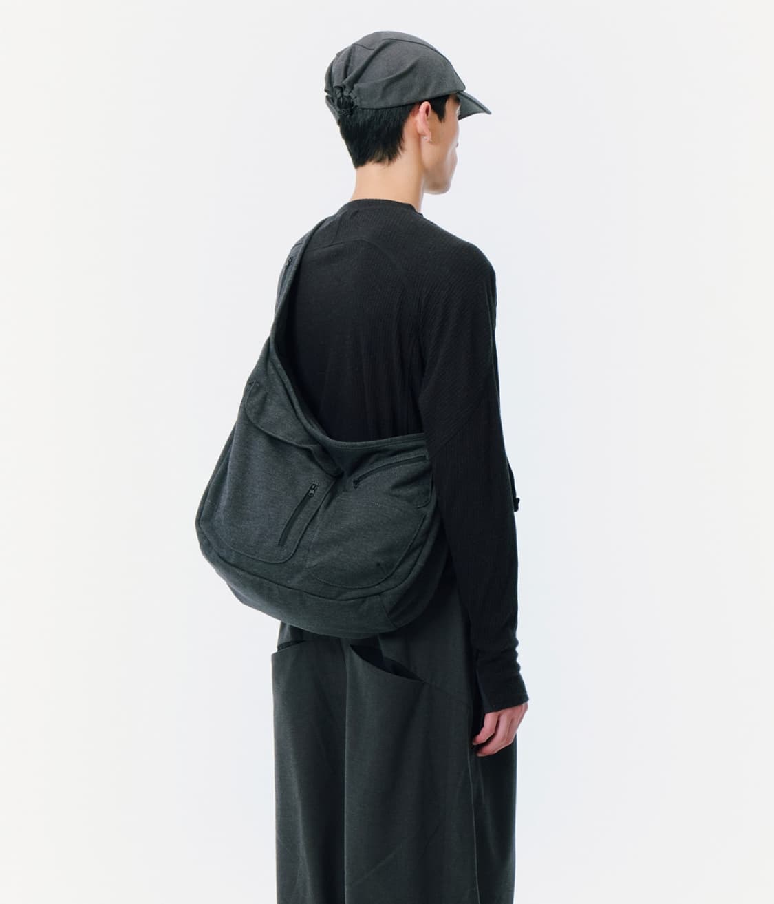 산산기어 울 바디 백 차콜 크로스백 상품이미지1