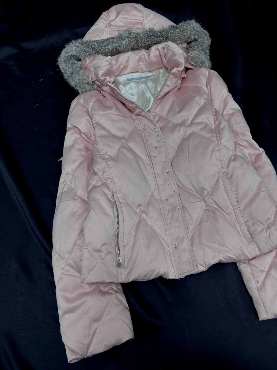 [X Miss] 딸기우유 그레이 퍼 큐빅 디테일 후디 패딩 상품이미지3