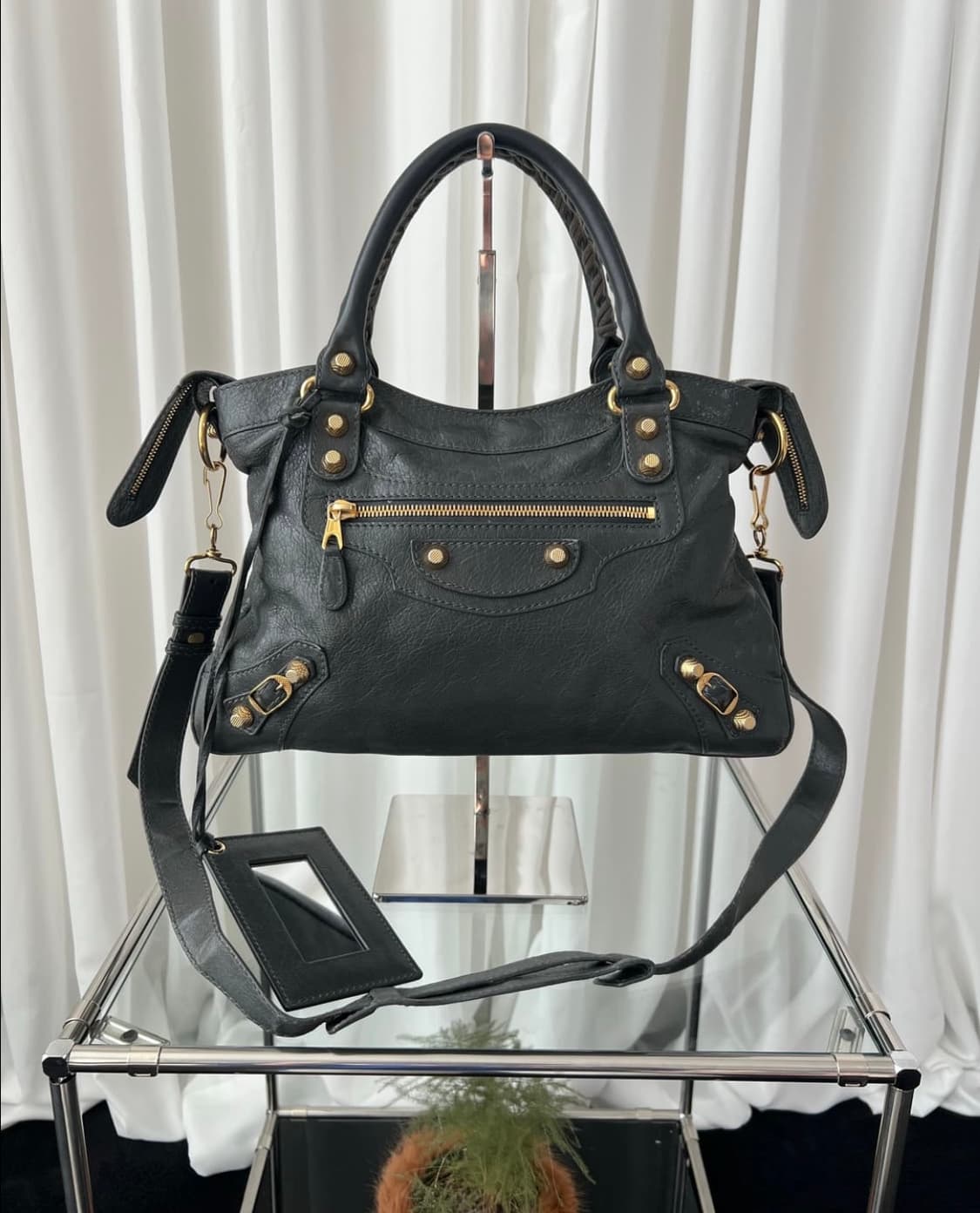 던지는가격.급처) 발렌시아가 퍼스트 시티 모터백 - 차콜 상품이미지4