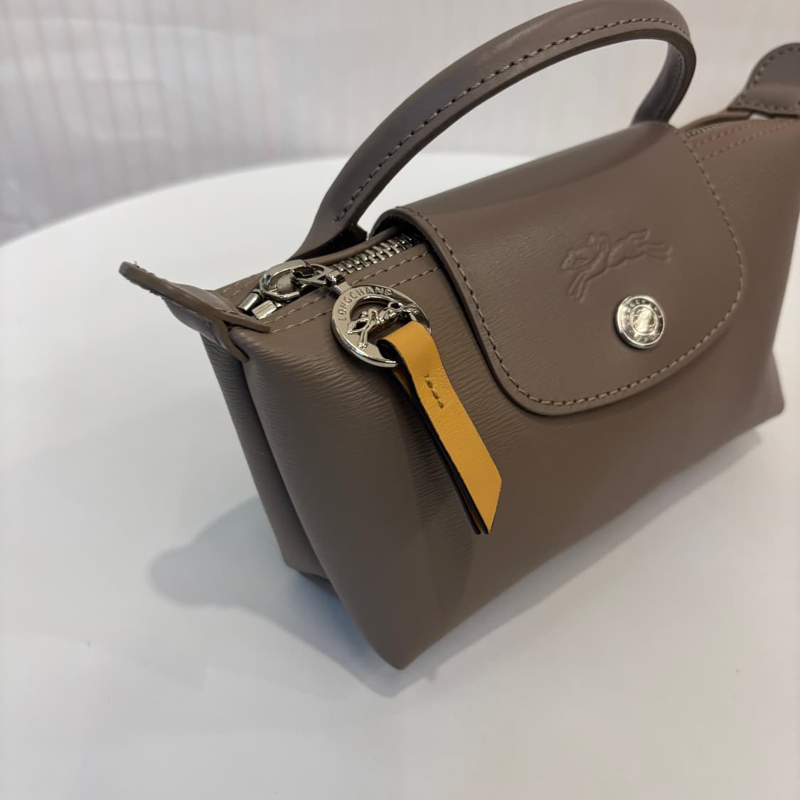 정품 롱샴 르플리아쥬 시티 핸들 파우치백     상품이미지4