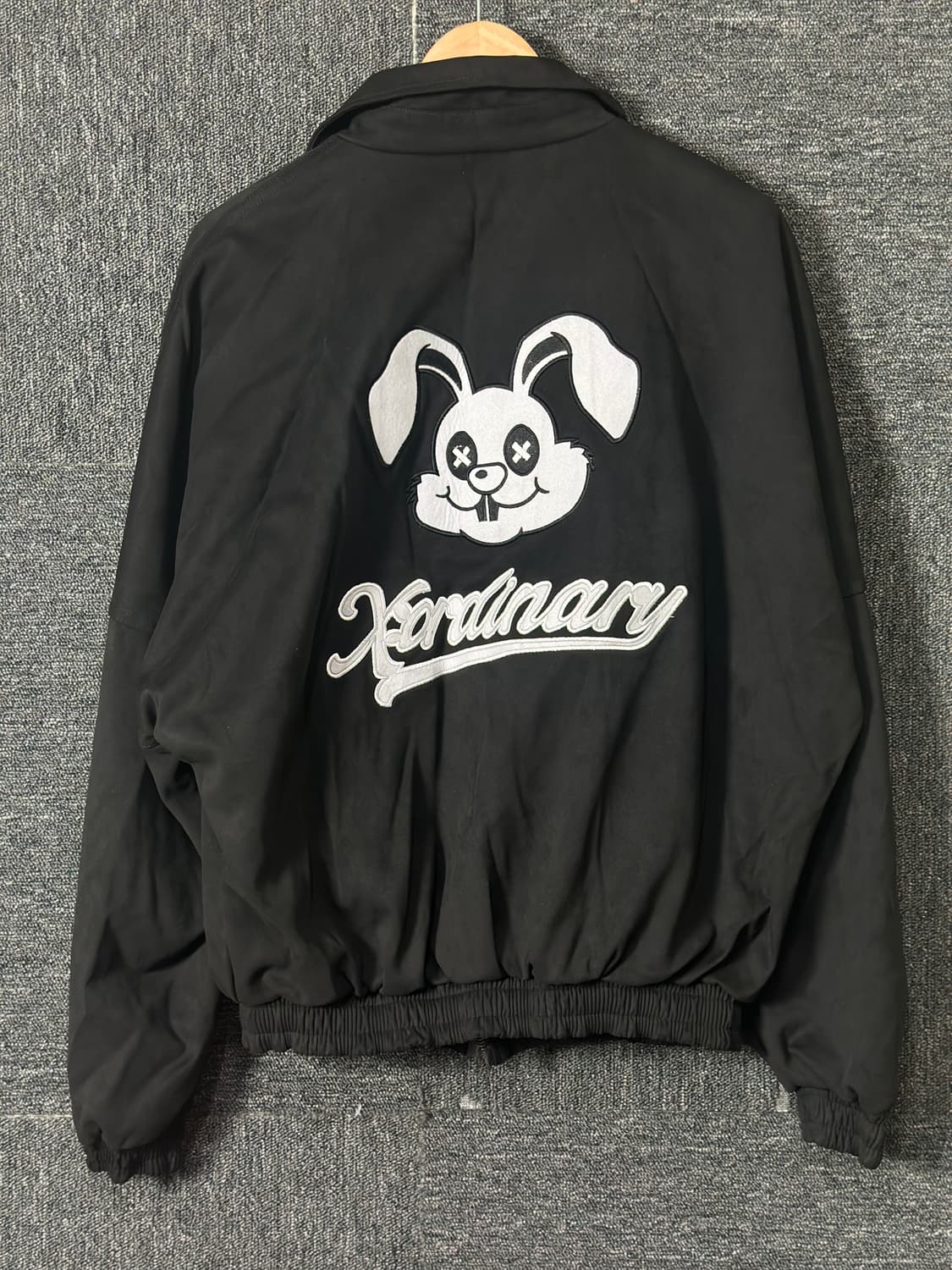 엑스오디너리(X:ORDINARY) 토끼 자수 스웨이드 워크 자 상품이미지1