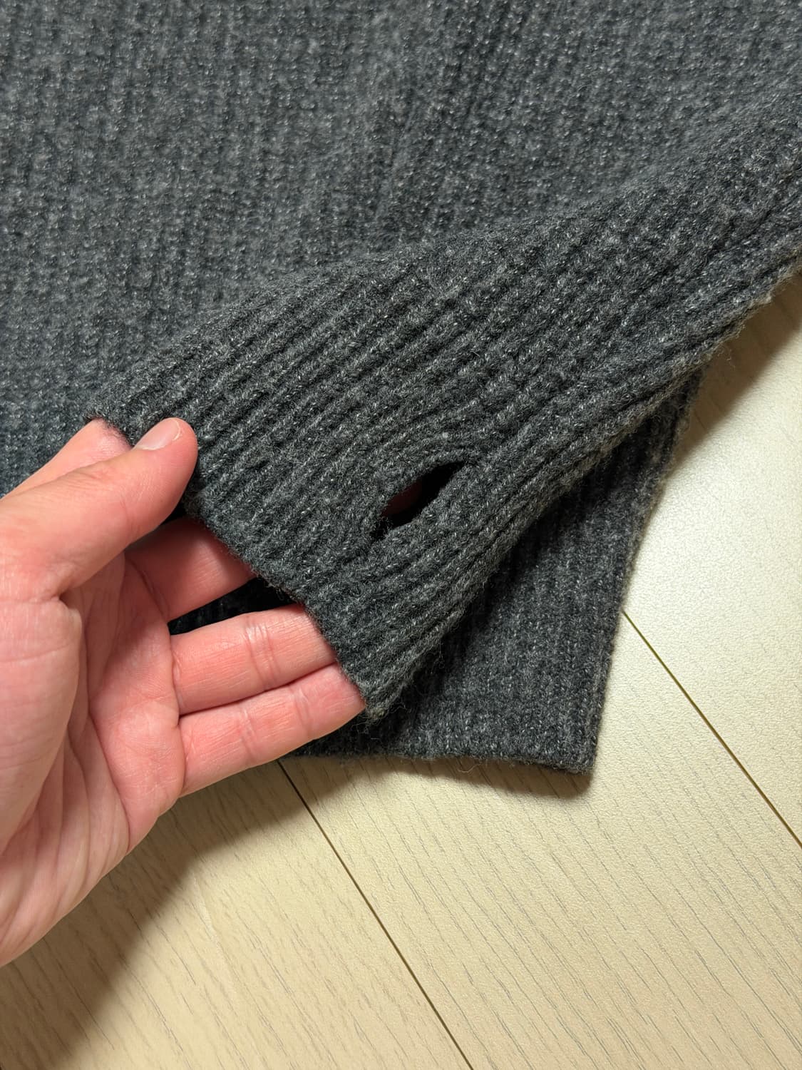 비슬로우 하이넥 니트 집업 자켓 차콜 상품이미지5