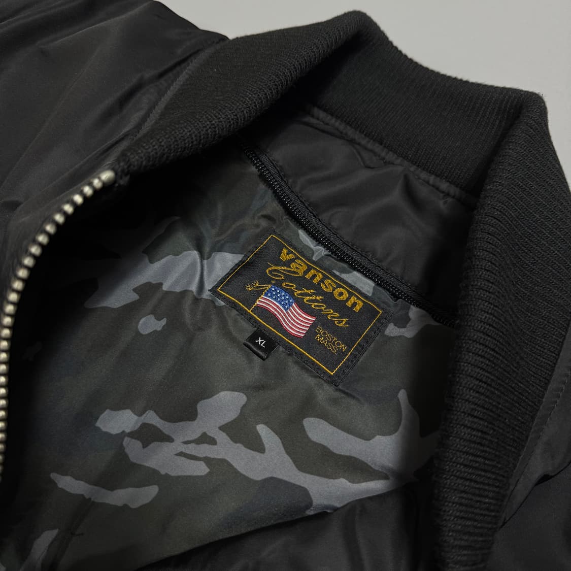 VANSON 블랙 패치로고 후면 스펠 페더 자수 MA-1 플라이트 자켓 상품이미지3