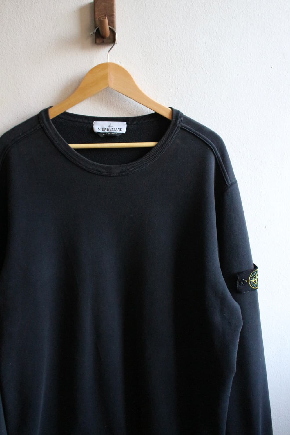 스톤아일랜드 블랙 컬러 스웻셔츠 상품이미지2