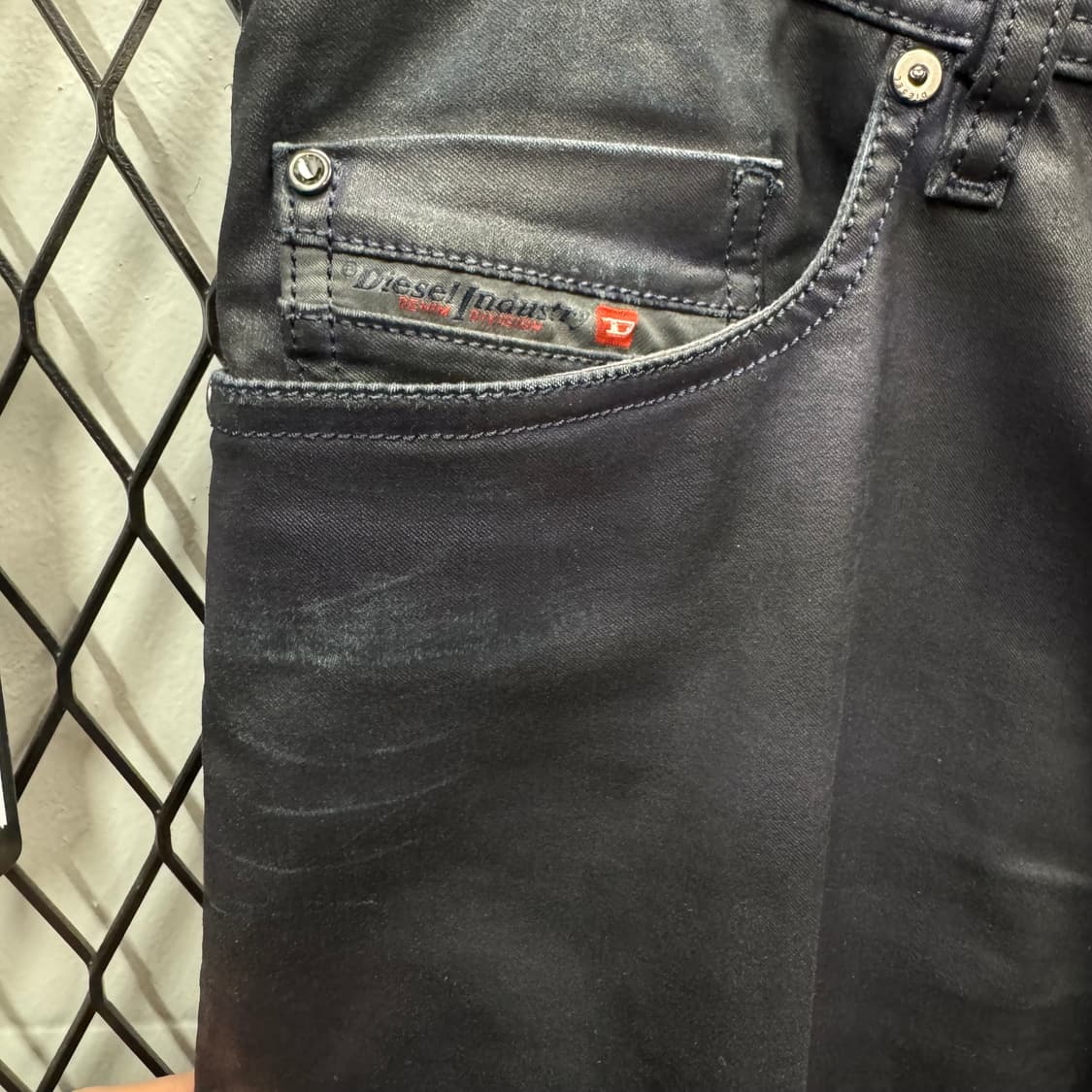 디젤 인더스트리 데님 코팅진 팬츠 후면 로고 포인트 네이비 상품이미지6