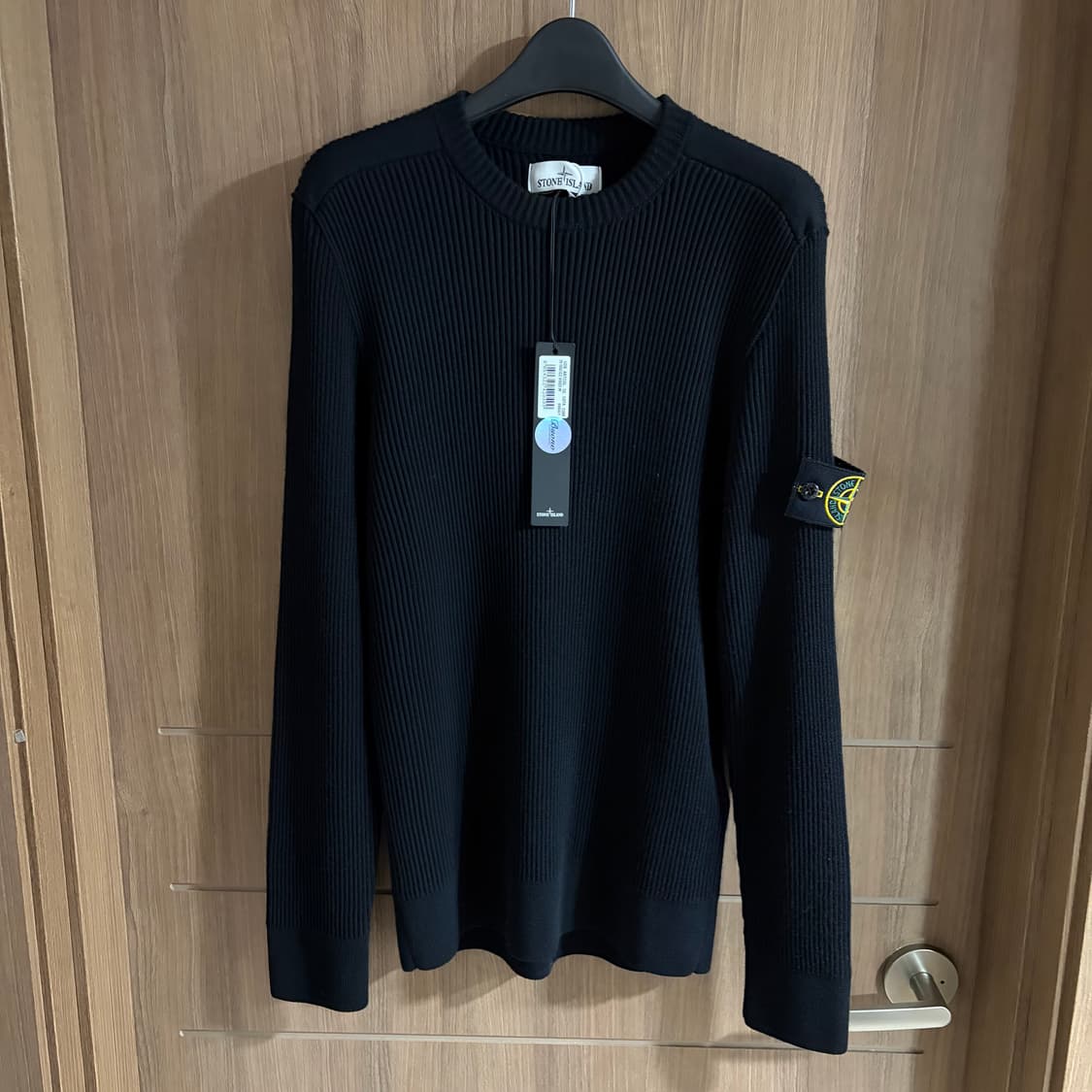새상품(M)스톤아일랜드 와펜 로고 울 스웨터 니트 블랙 상품이미지2