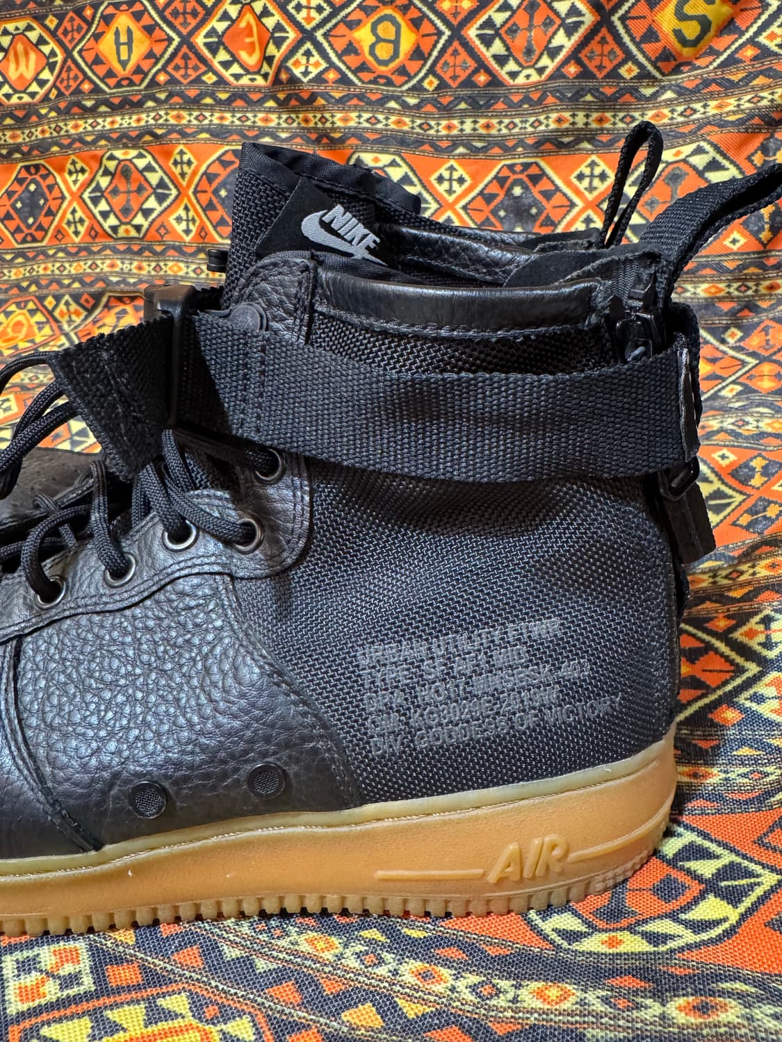 285/깔창없음/나이키 SF 에어포스 1 미드 블랙  상품이미지4