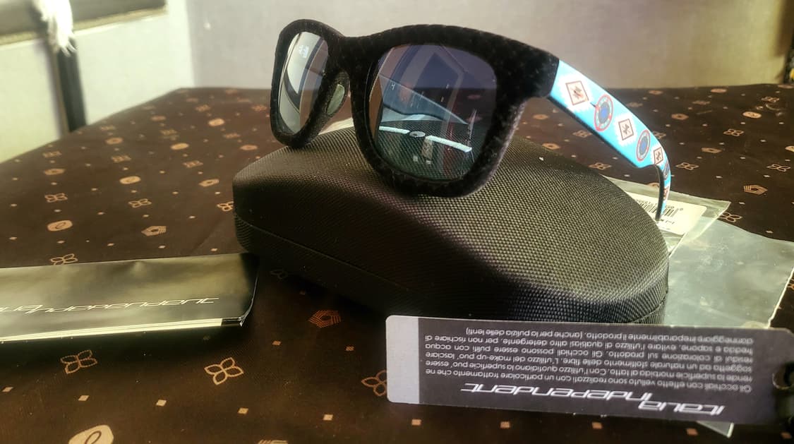 [미착용 새상품]* INDEPENDENT  블랙벨벳 선글라스* 상품이미지1