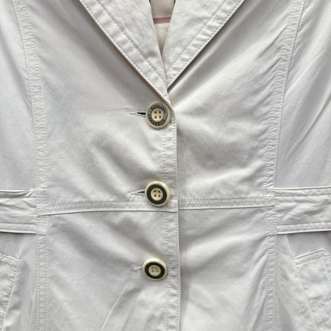 버버리 런던 싱글 자켓 노바체크 안감 3버튼 디테일 화이트 상품이미지6