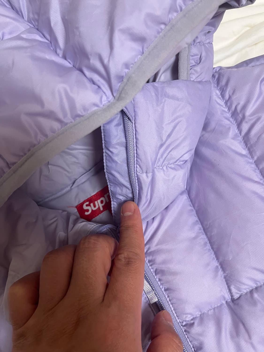 슈프림 경량패딩 라일락 판매해요 상품이미지2