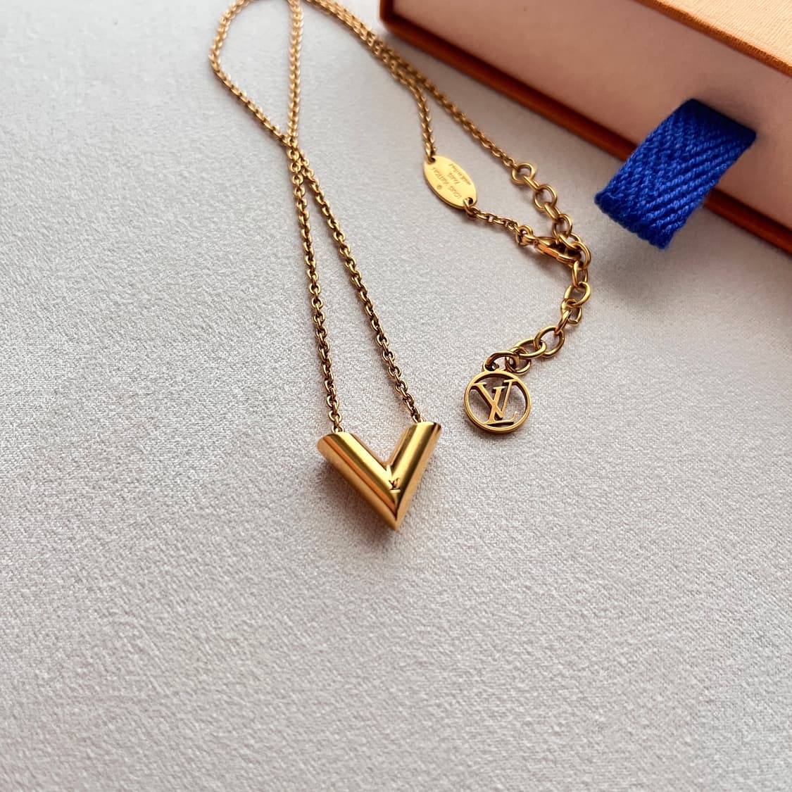 [S급/정품] 루이비통 에센셜 V 목걸이 골드 M61083 상품이미지3