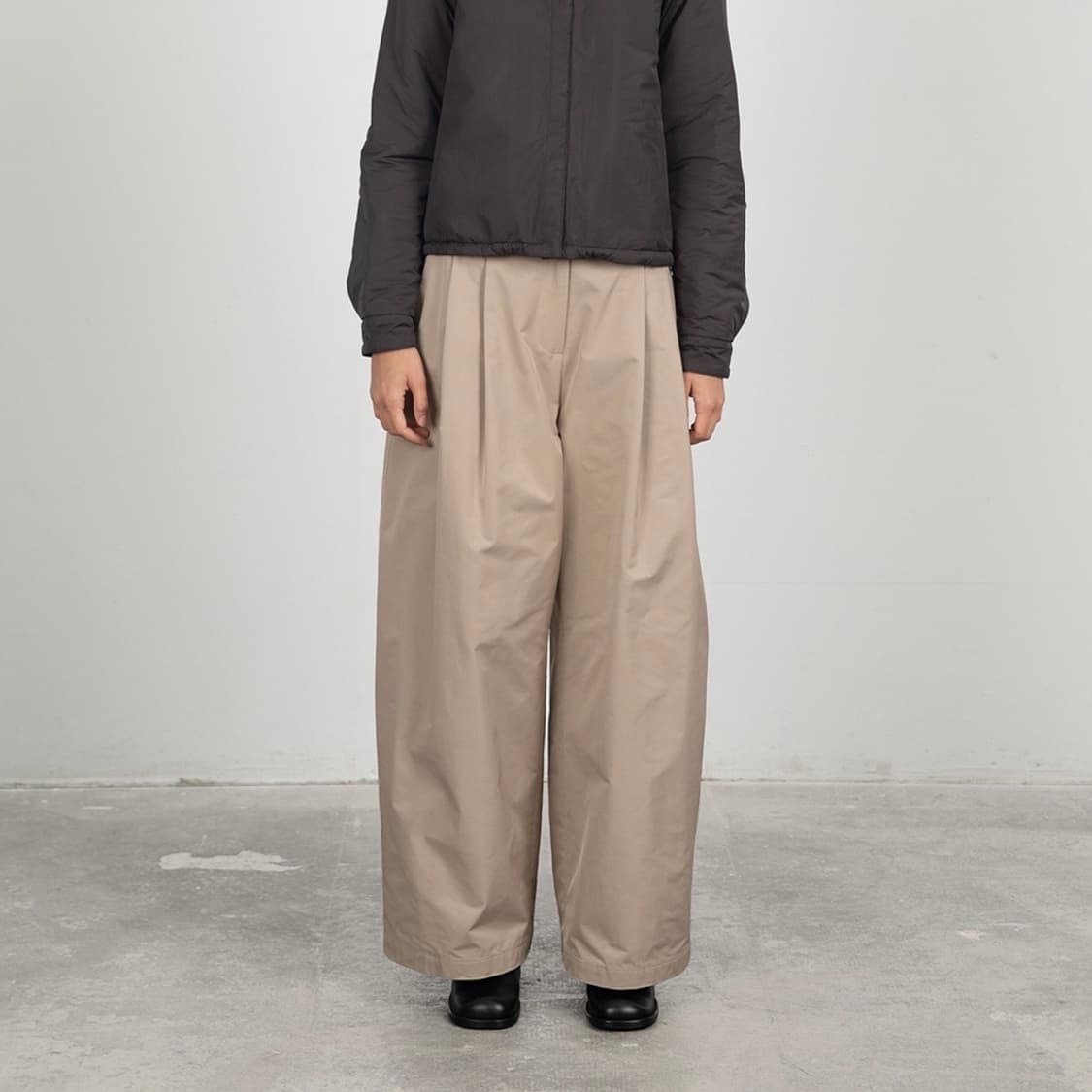 아모멘토 24fw 투턱 벌룬 팬츠 상품이미지1