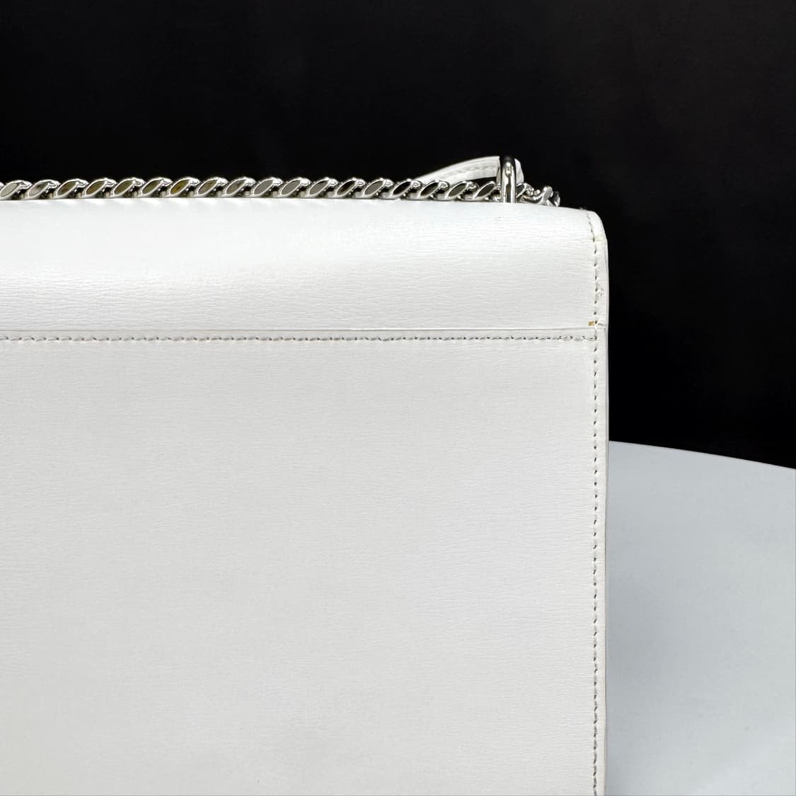 생로랑 모노그램 선셋 은장 체인 숄더백 미듐 화이트 (442906) 상품이미지6