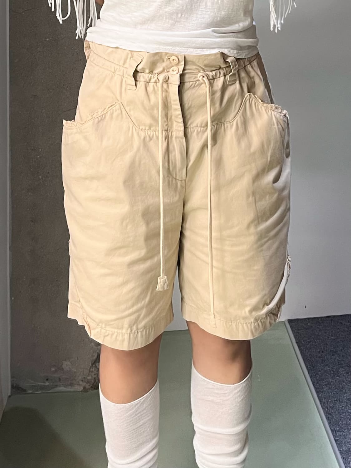 츠모리 치사토 베이지 사이드 레이스 쇼츠 상품이미지2