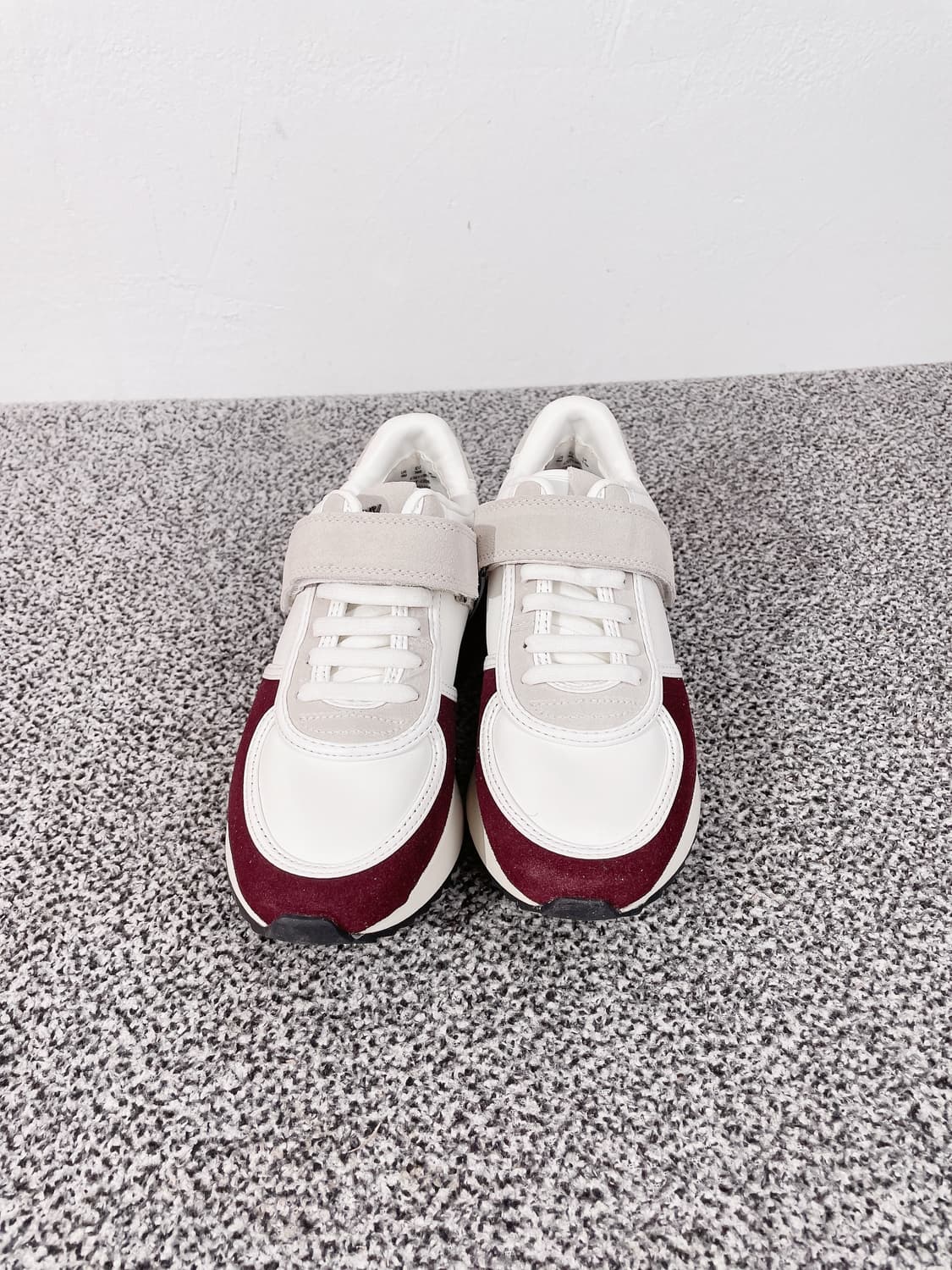 (정품/새상품) DKNY 여성 스웨이드 레더 벨크로 스니커즈 상품이미지1