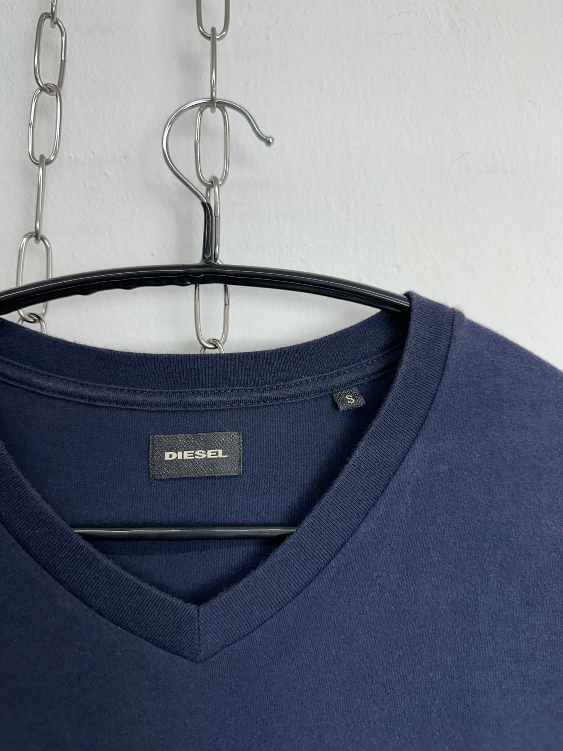 Diesel Metal Logo V-Neck T-Shirt 상품이미지6