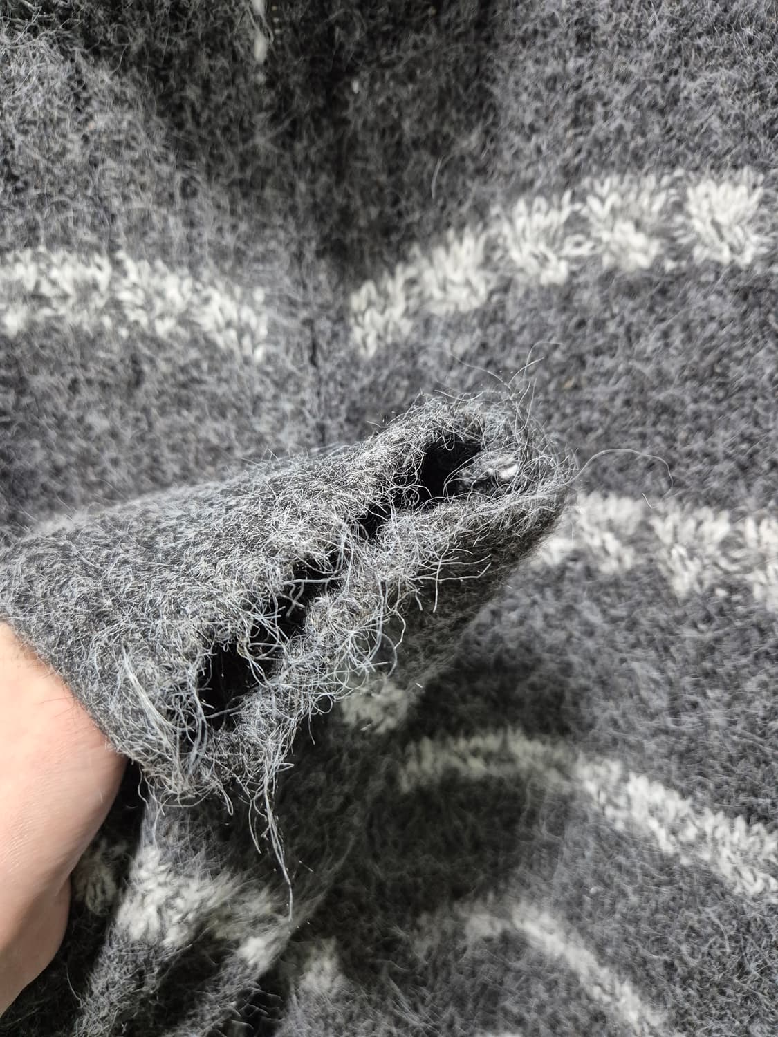 모헤어 스트라이프 하이넥 니트 상품이미지4