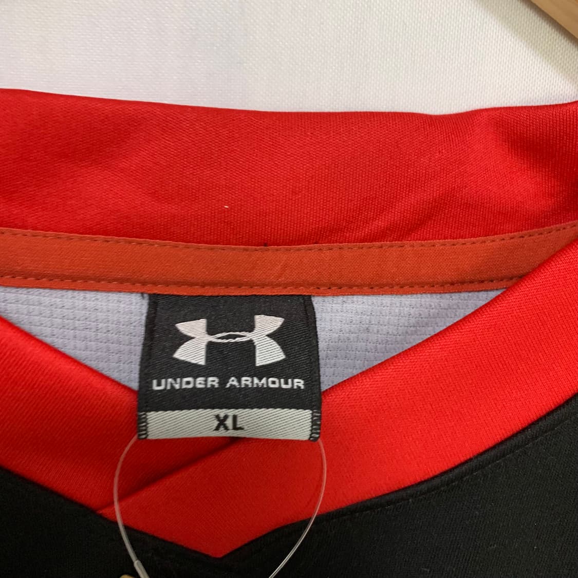 언더아머 블랙/레드 긴팔 바람막이 맨투맨 트레이닝 유니폼 XL 상품이미지7