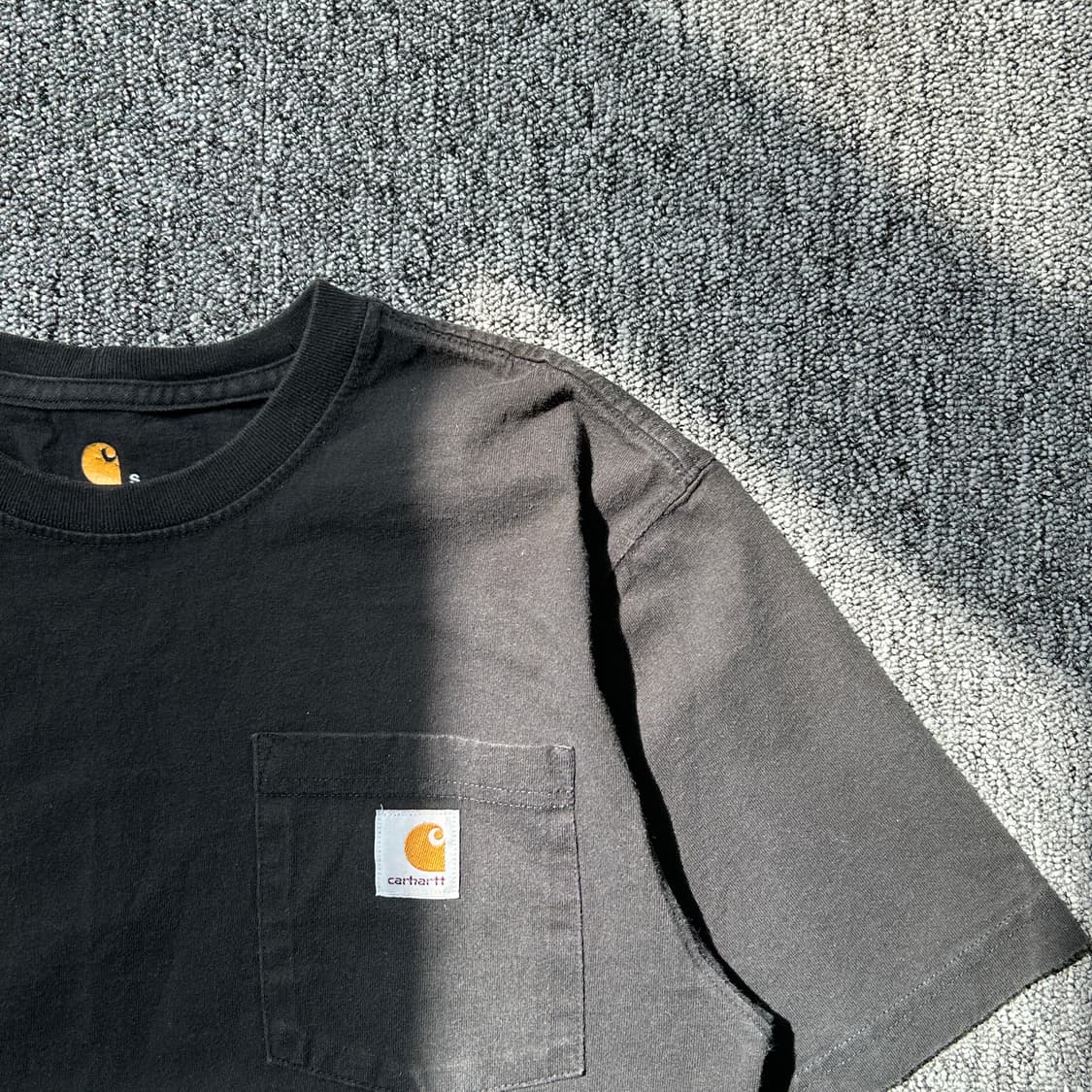 칼하트 오리지널핏 포켓 반팔티셔츠 상품이미지2