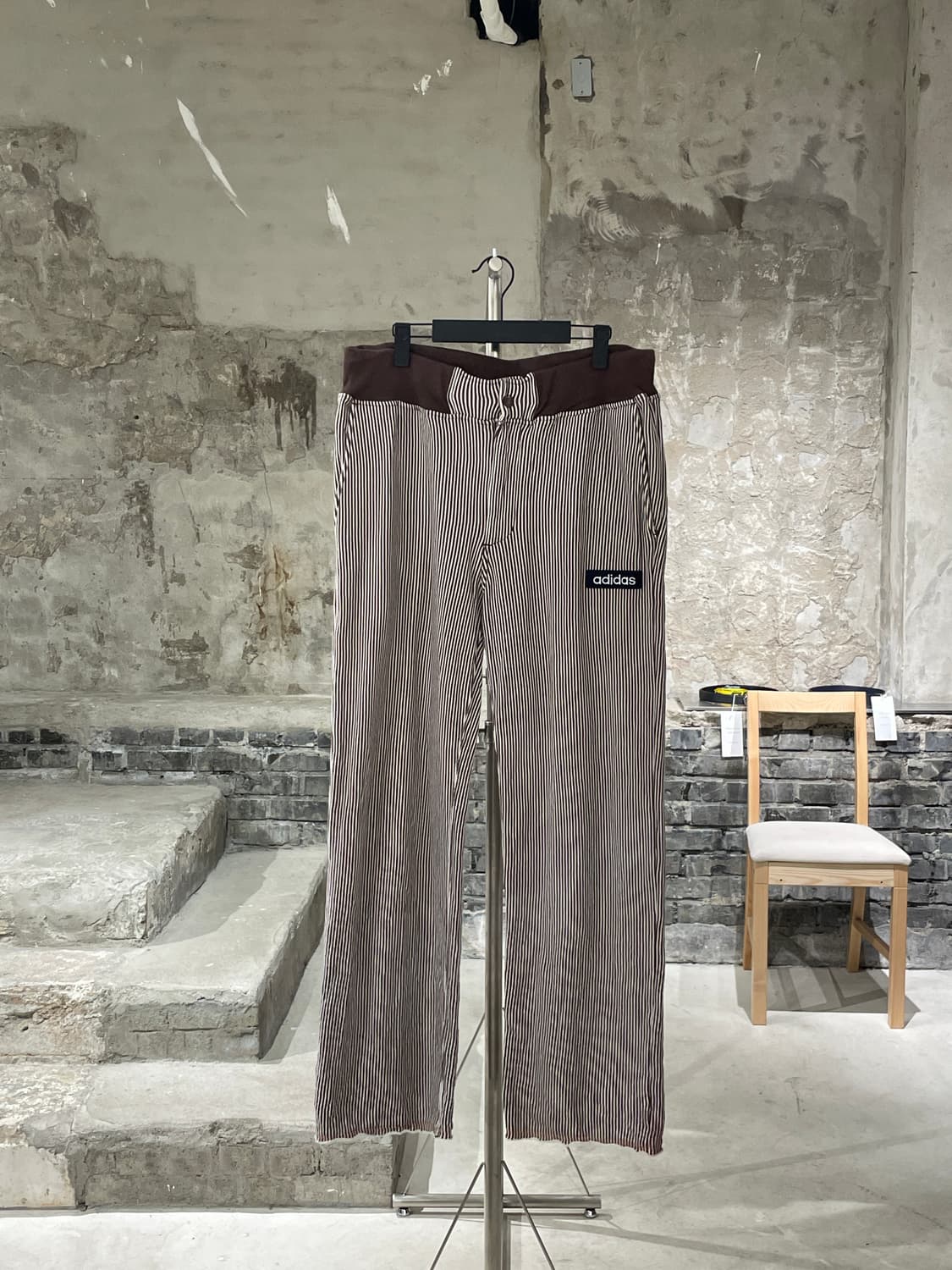 아디다스 브라운 스트라이프 스트링 트랙 팬츠 상품이미지2
