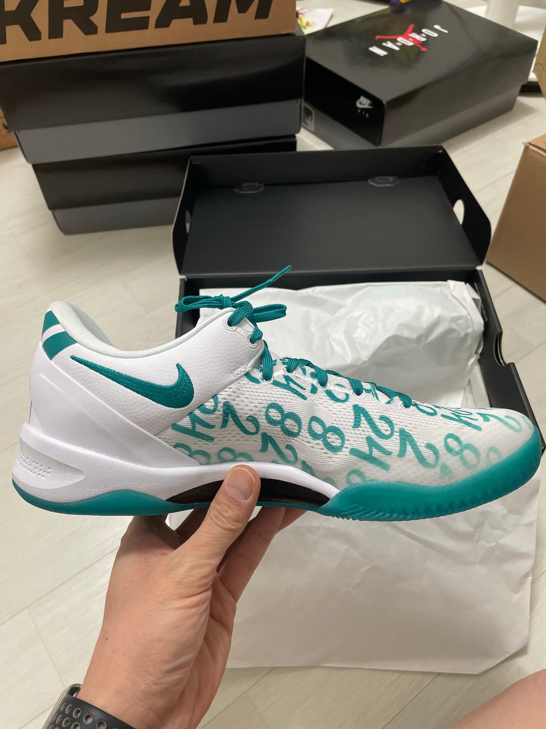 나이키 코비 8 프로트로 아쿠아 300 상품이미지2