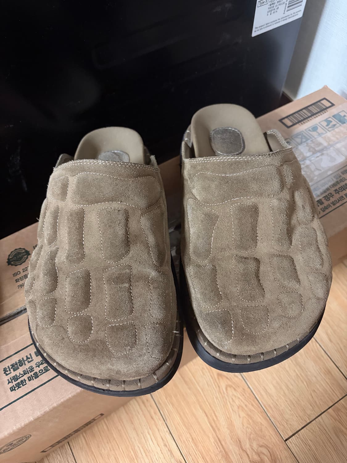 [250]이예x킨치 본 뮬 브라운 상품이미지2