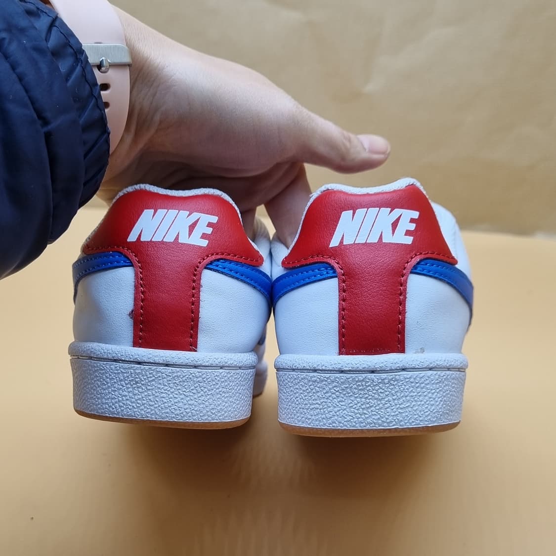 나이키 코트 로얄 흰파빨 여성스니커즈235  상품이미지4