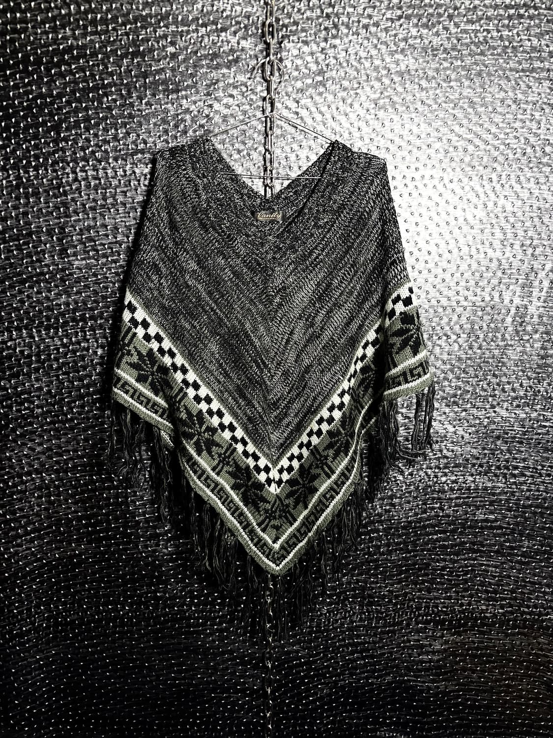 Vanity Glamourous 프린지 판초 니트 상품이미지1